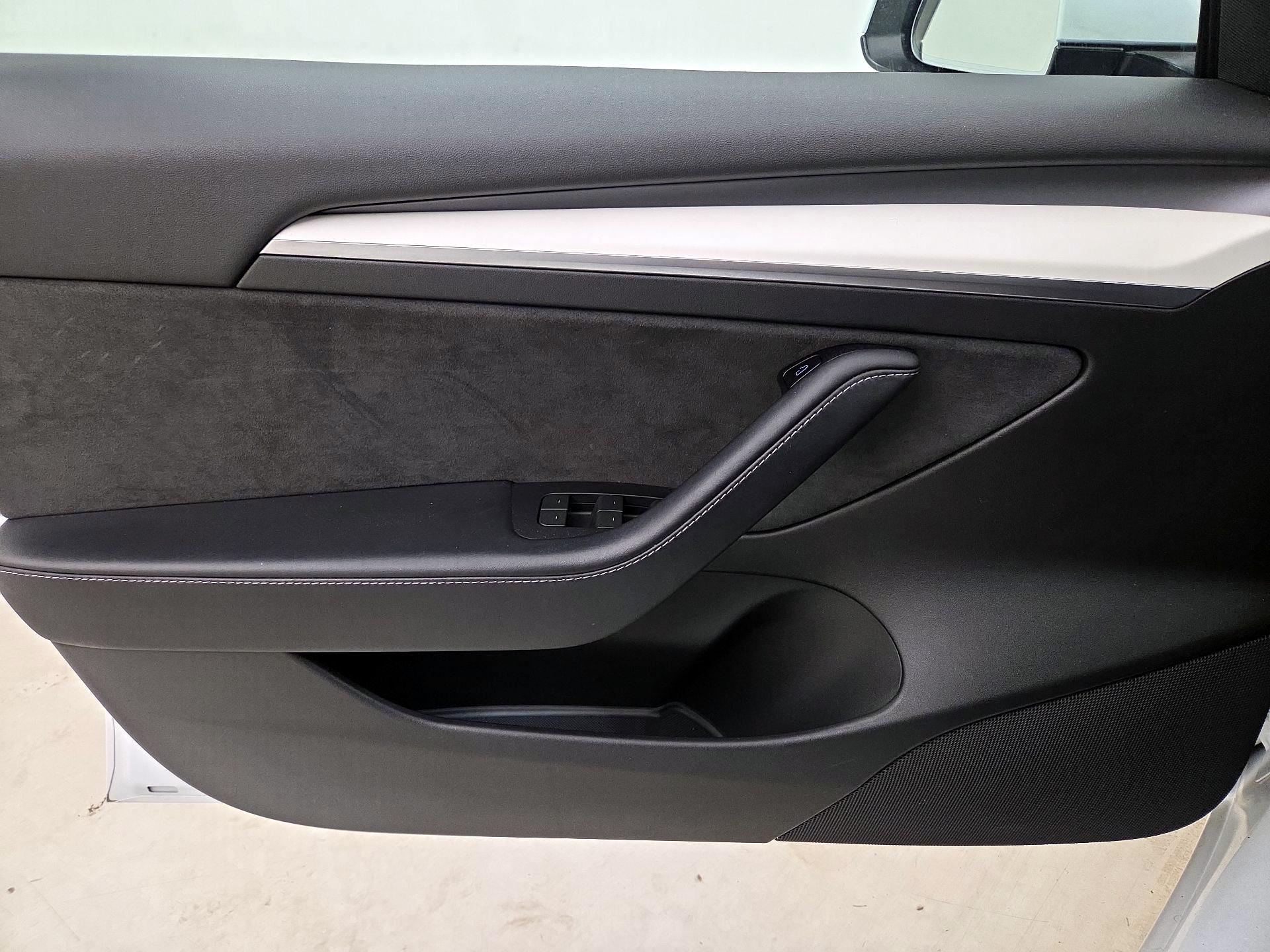 Thumbnail: 2022 Tesla Model 3 - 12