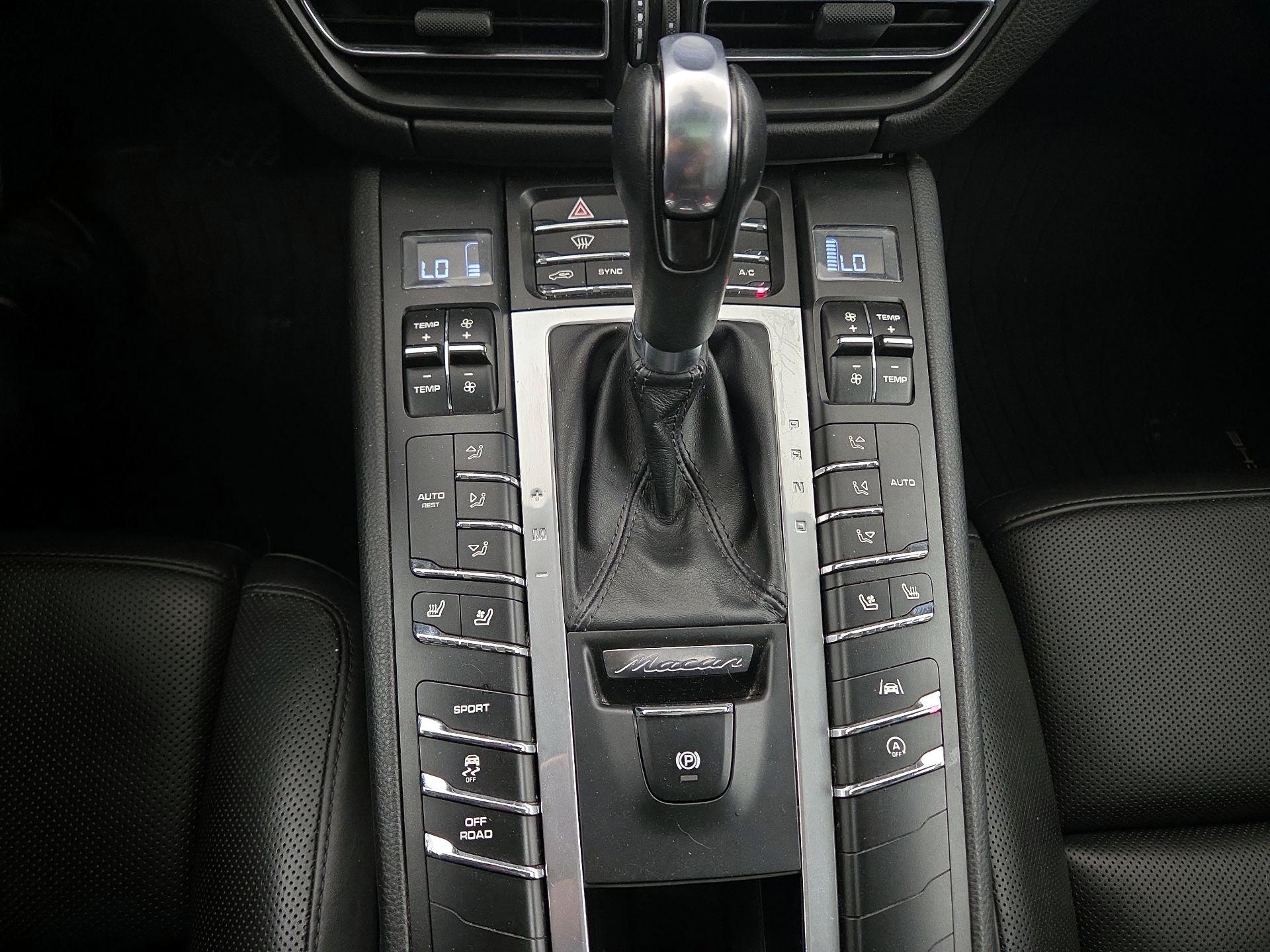 Thumbnail: 2021 Porsche Macan - 18
