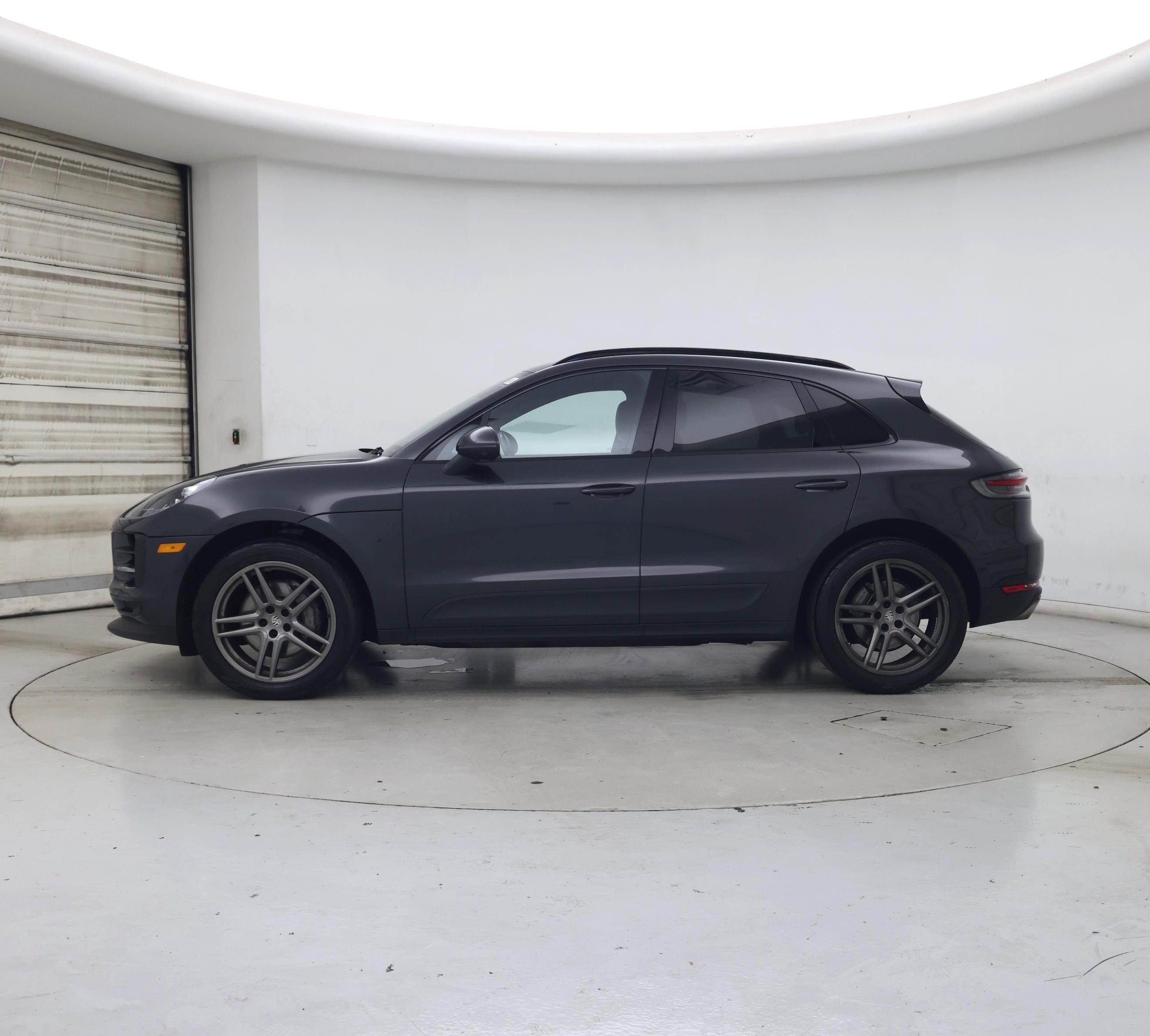 Thumbnail: 2021 Porsche Macan - 3