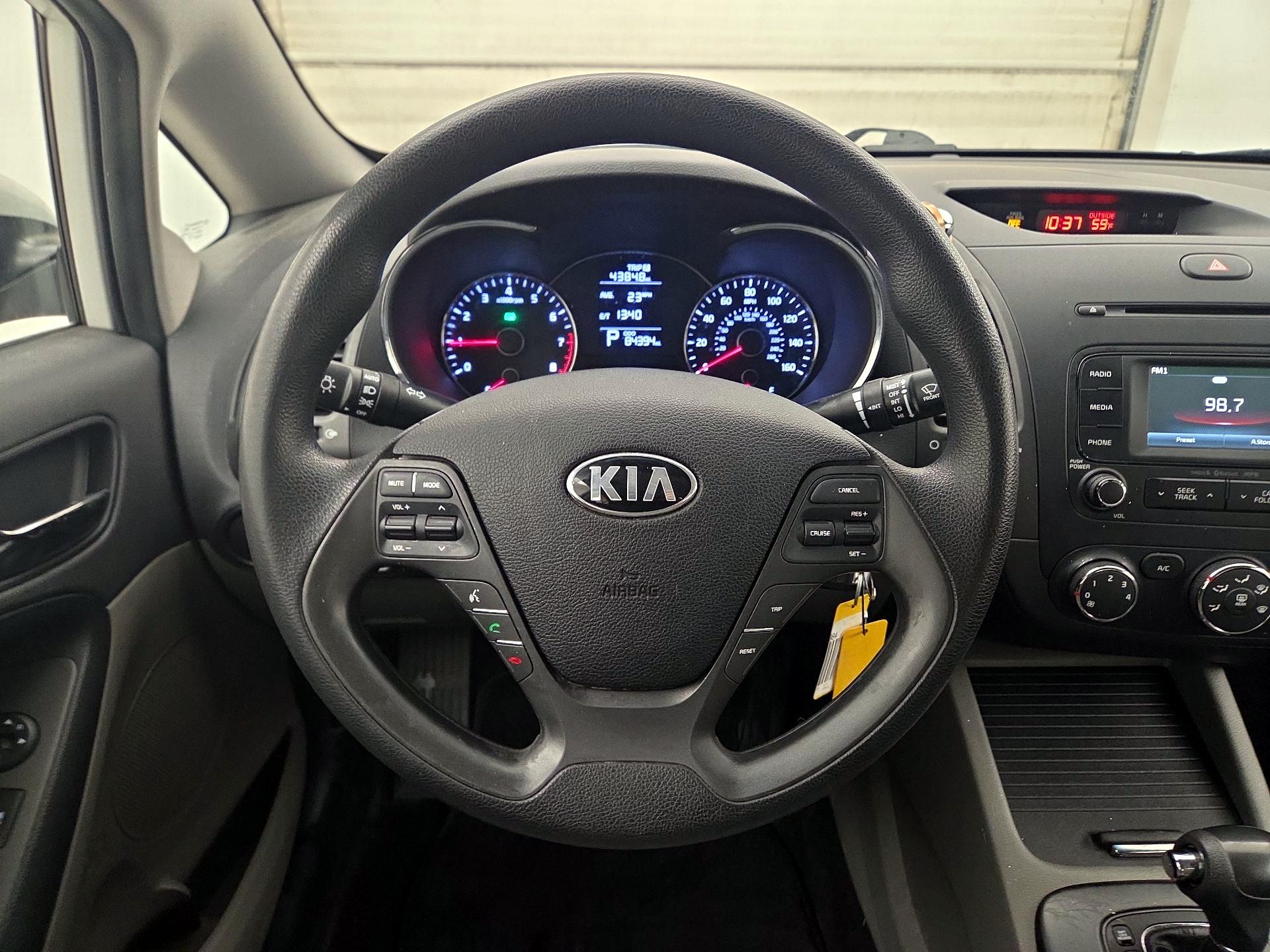 Thumbnail: 2016 Kia Forte - 10