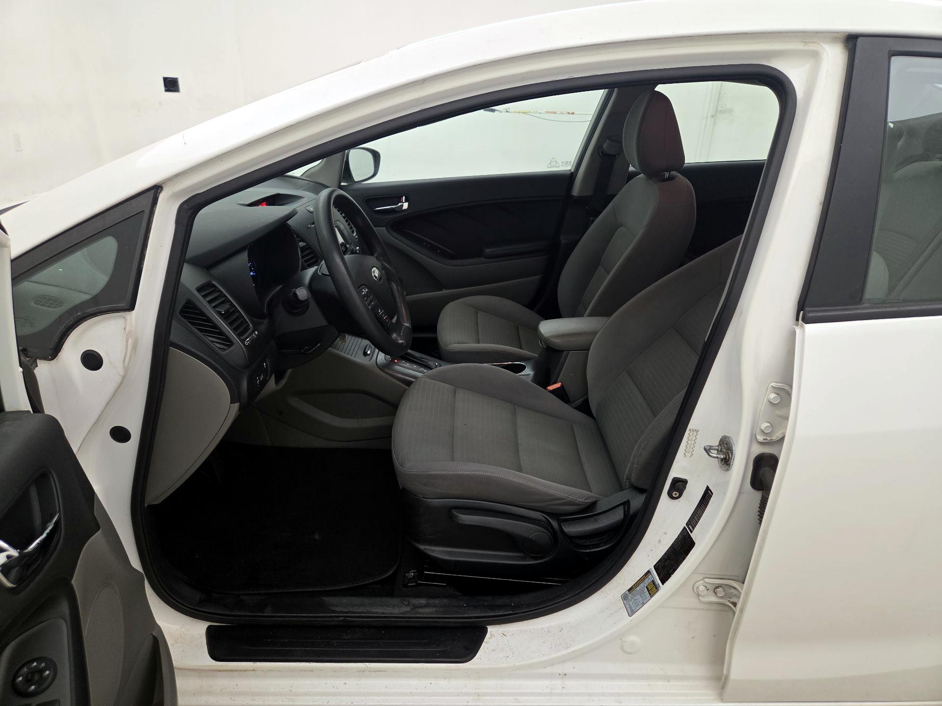 Thumbnail: 2016 Kia Forte - 11