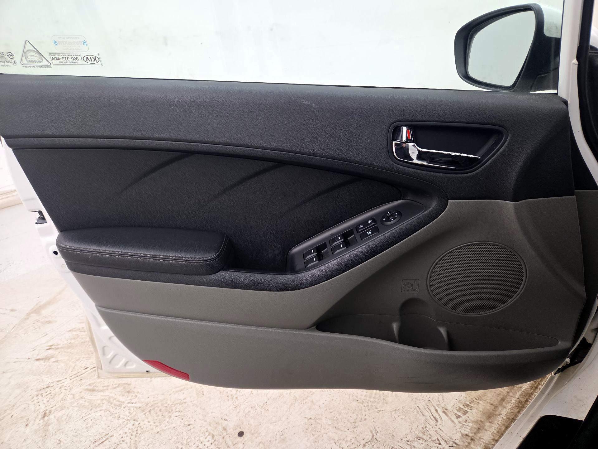 Thumbnail: 2016 Kia Forte - 12