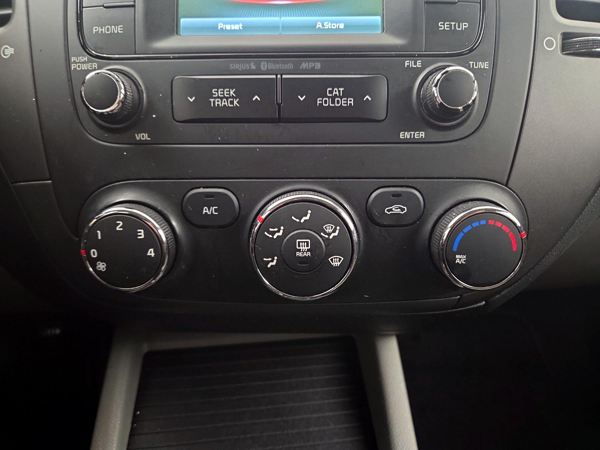 Thumbnail: 2016 Kia Forte - 16