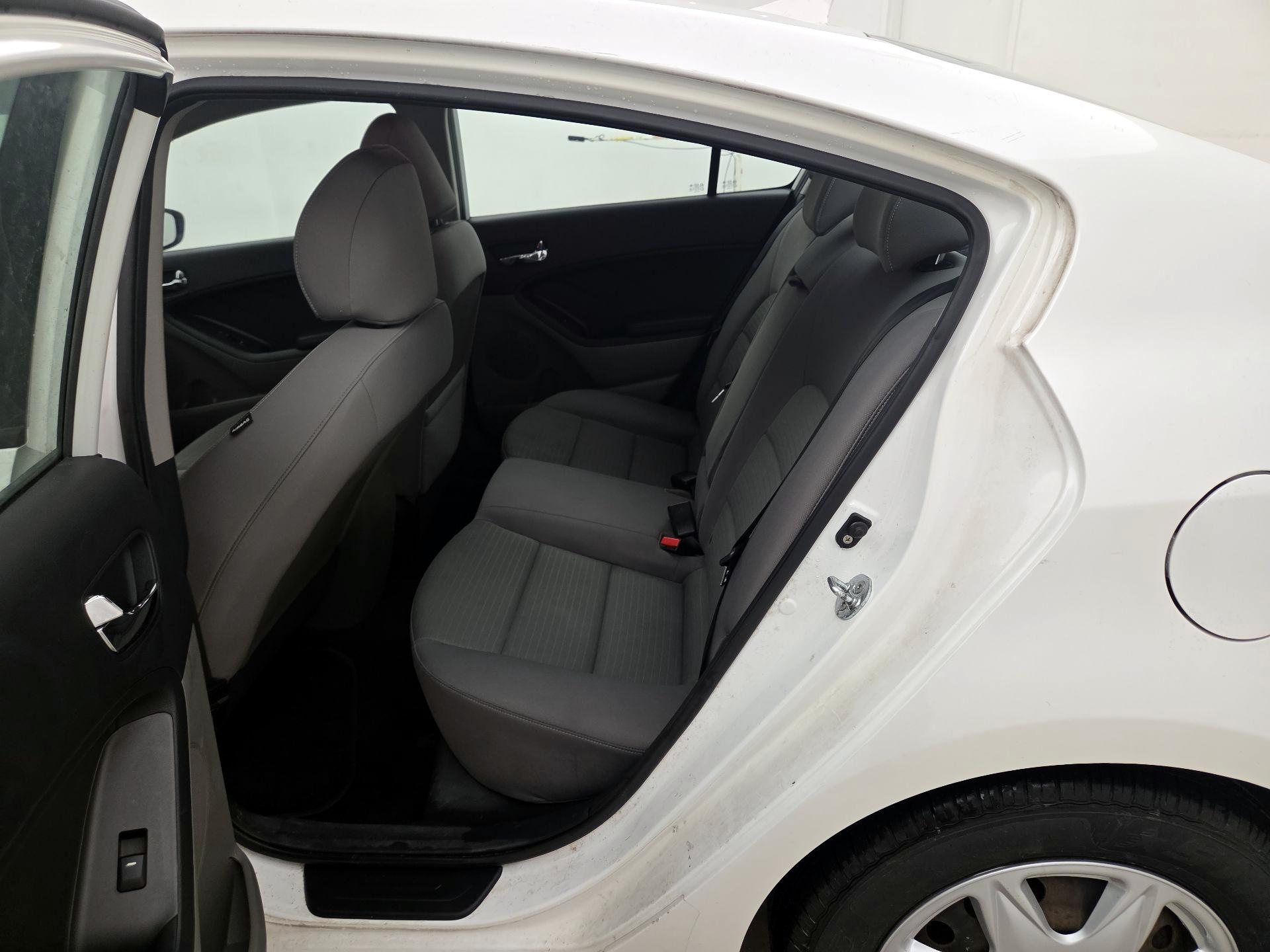 Thumbnail: 2016 Kia Forte - 19