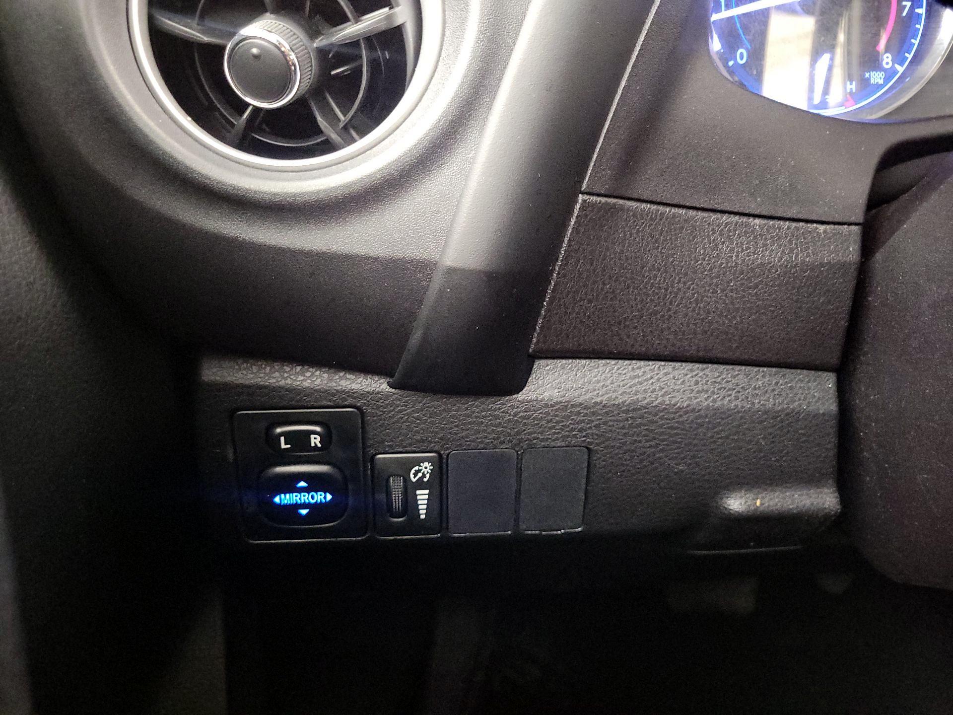 Thumbnail: 2017 Toyota Corolla - 13