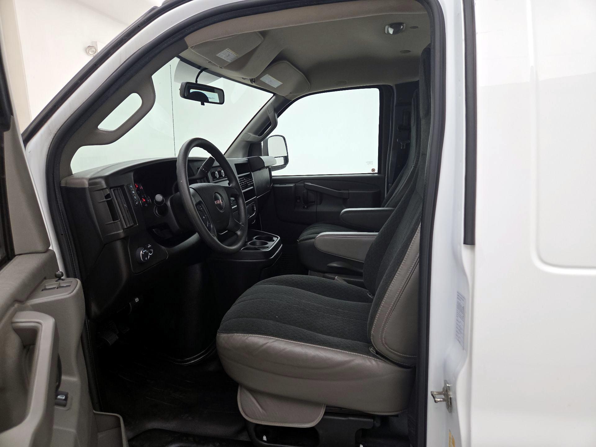 Thumbnail: 2022 GMC Savana - 11