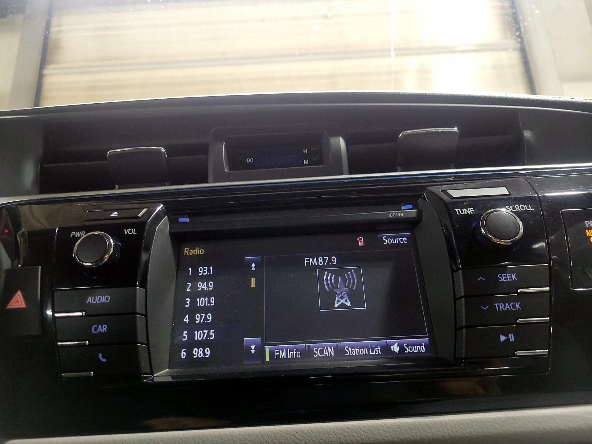 Thumbnail: 2015 Toyota Corolla - 15