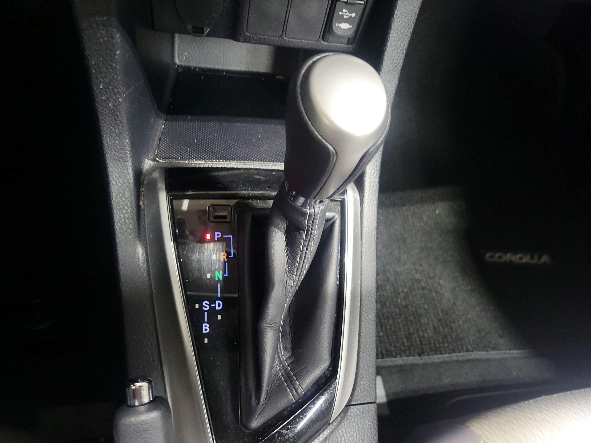 Thumbnail: 2015 Toyota Corolla - 17