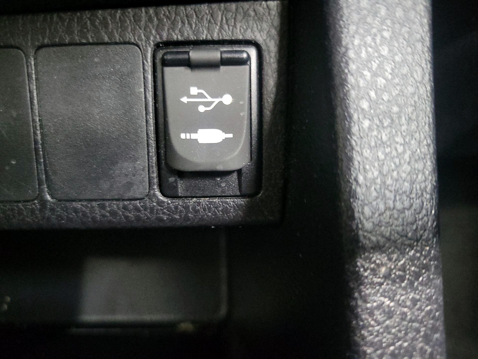 Thumbnail: 2015 Toyota Corolla - 18