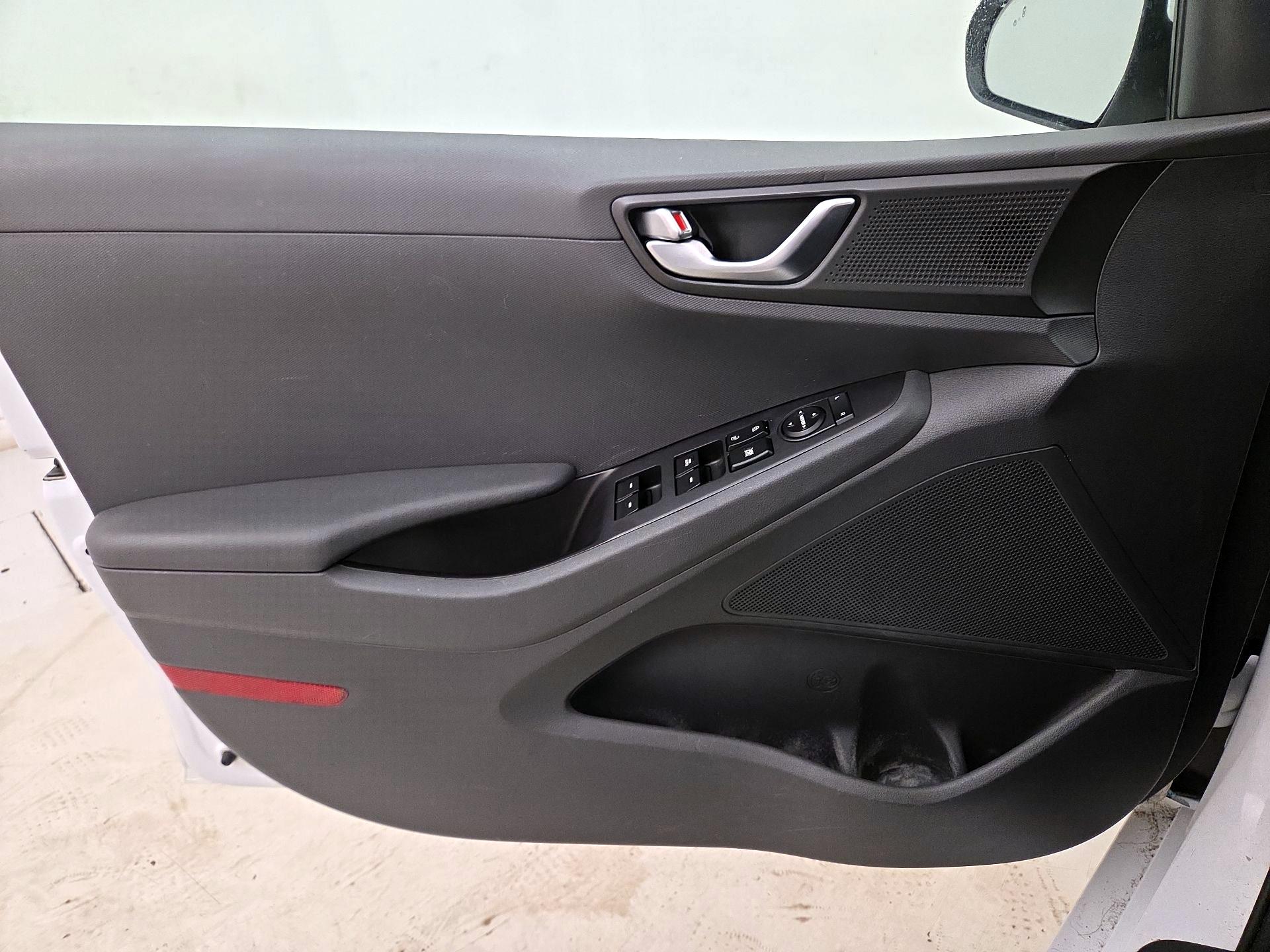 Thumbnail: 2019 Hyundai Ioniq - 12