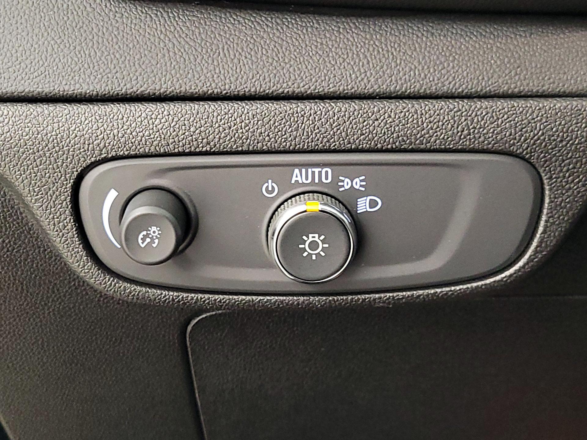 Thumbnail: 2023 Chevrolet Bolt EUV - 13