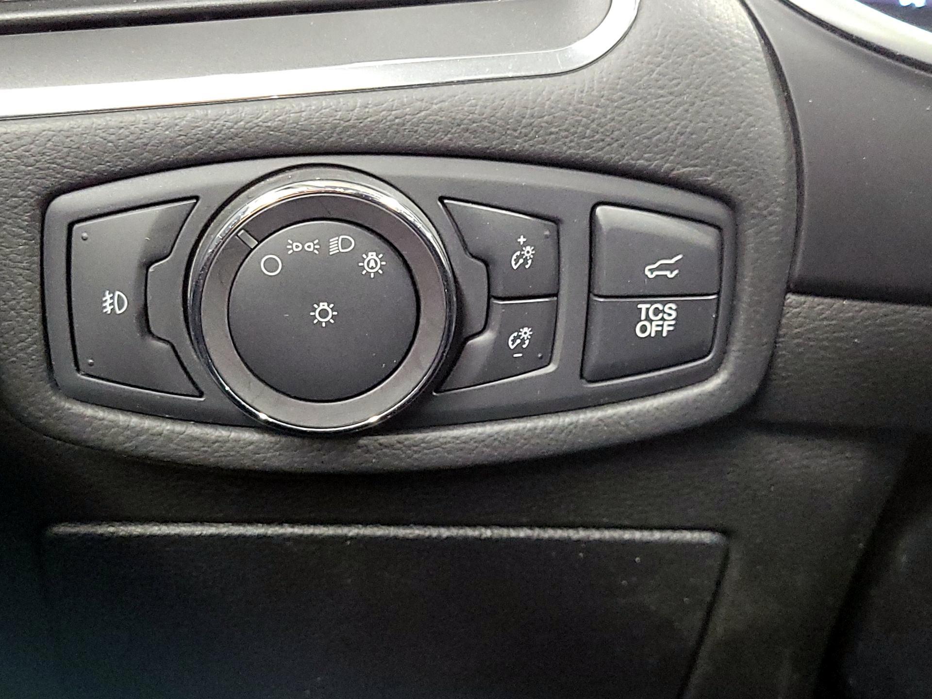 Thumbnail: 2019 Ford Edge - 13