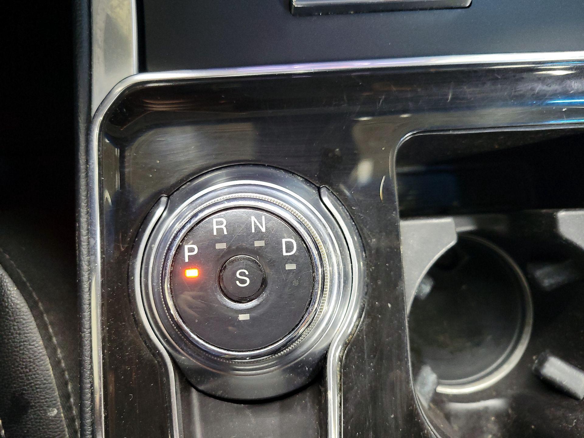 Thumbnail: 2019 Ford Edge - 18