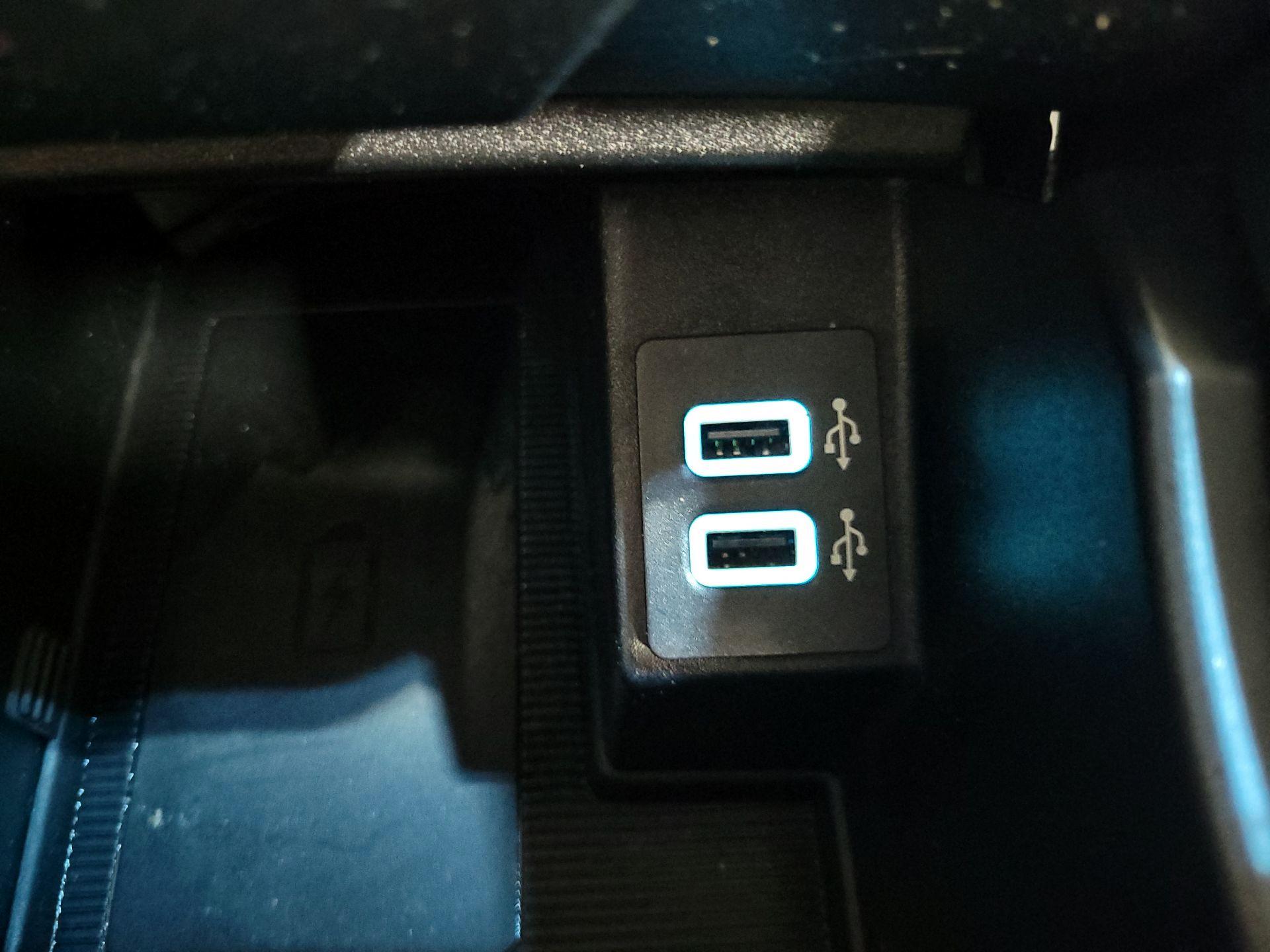 Thumbnail: 2019 Ford Edge - 19