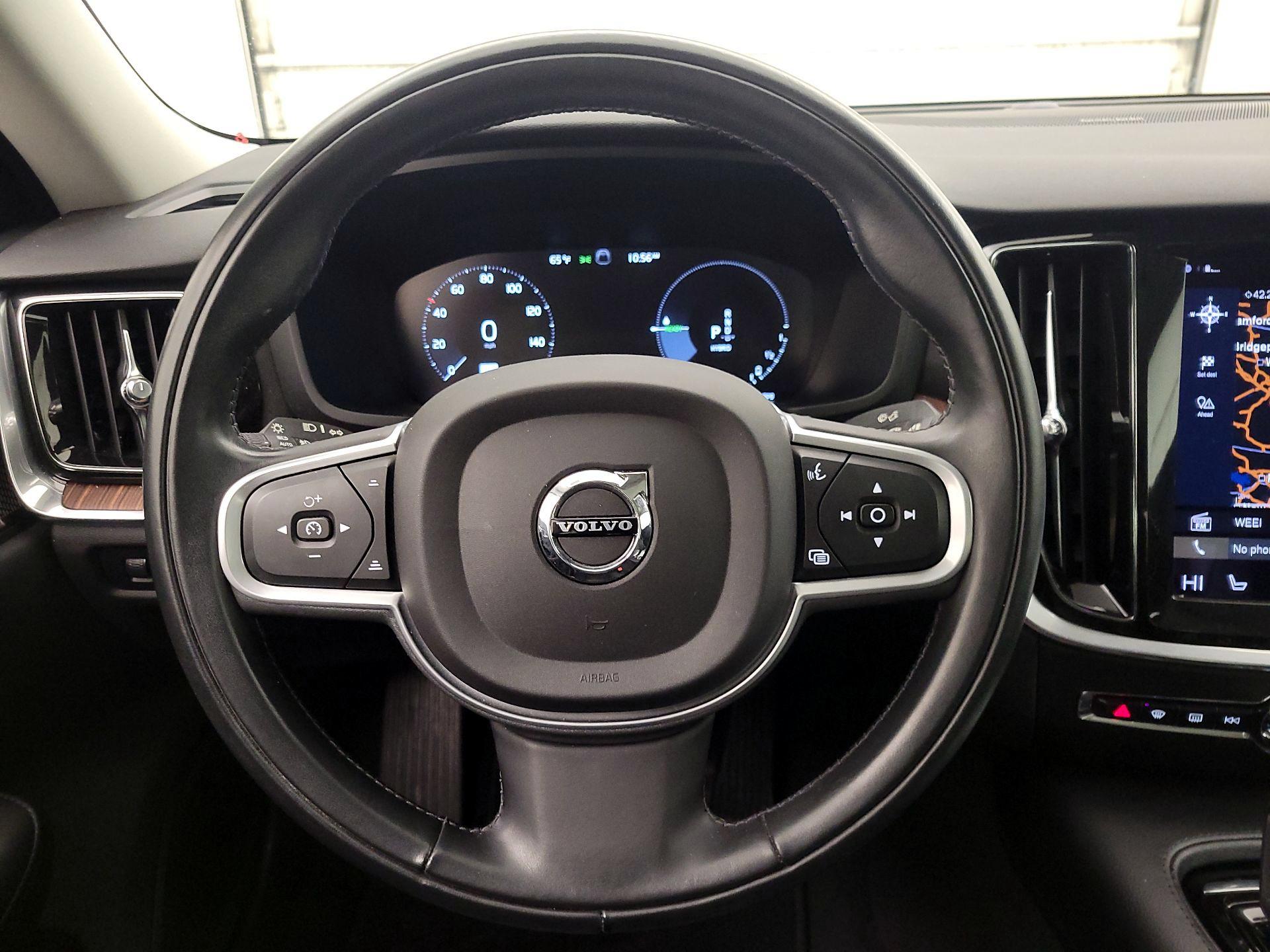 Thumbnail: 2022 Volvo S60 - 10