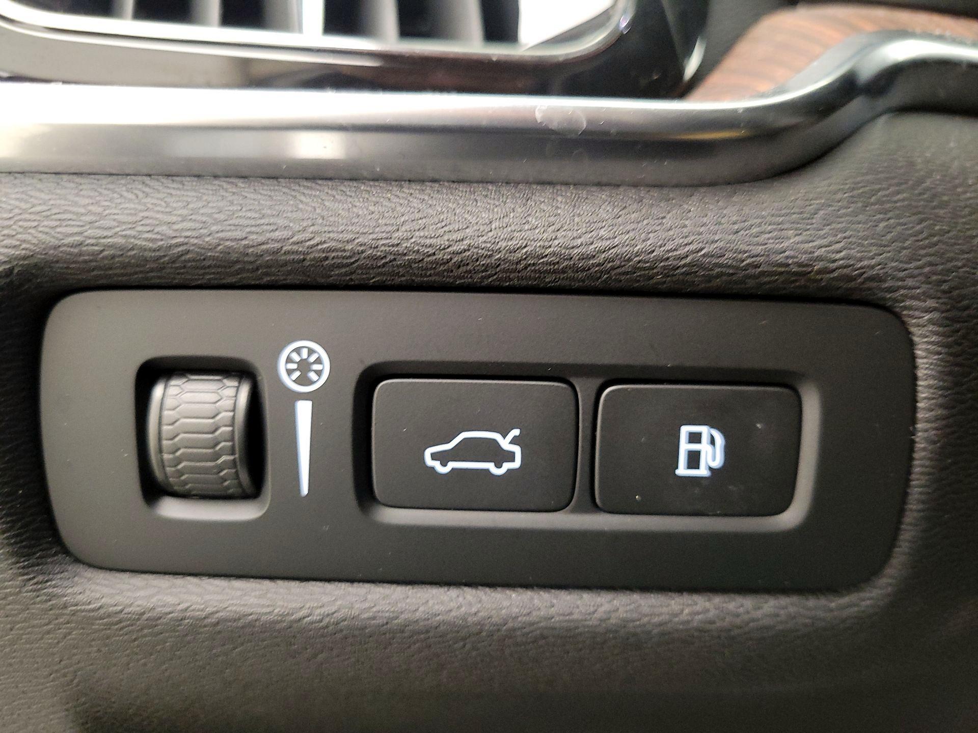 Thumbnail: 2022 Volvo S60 - 13