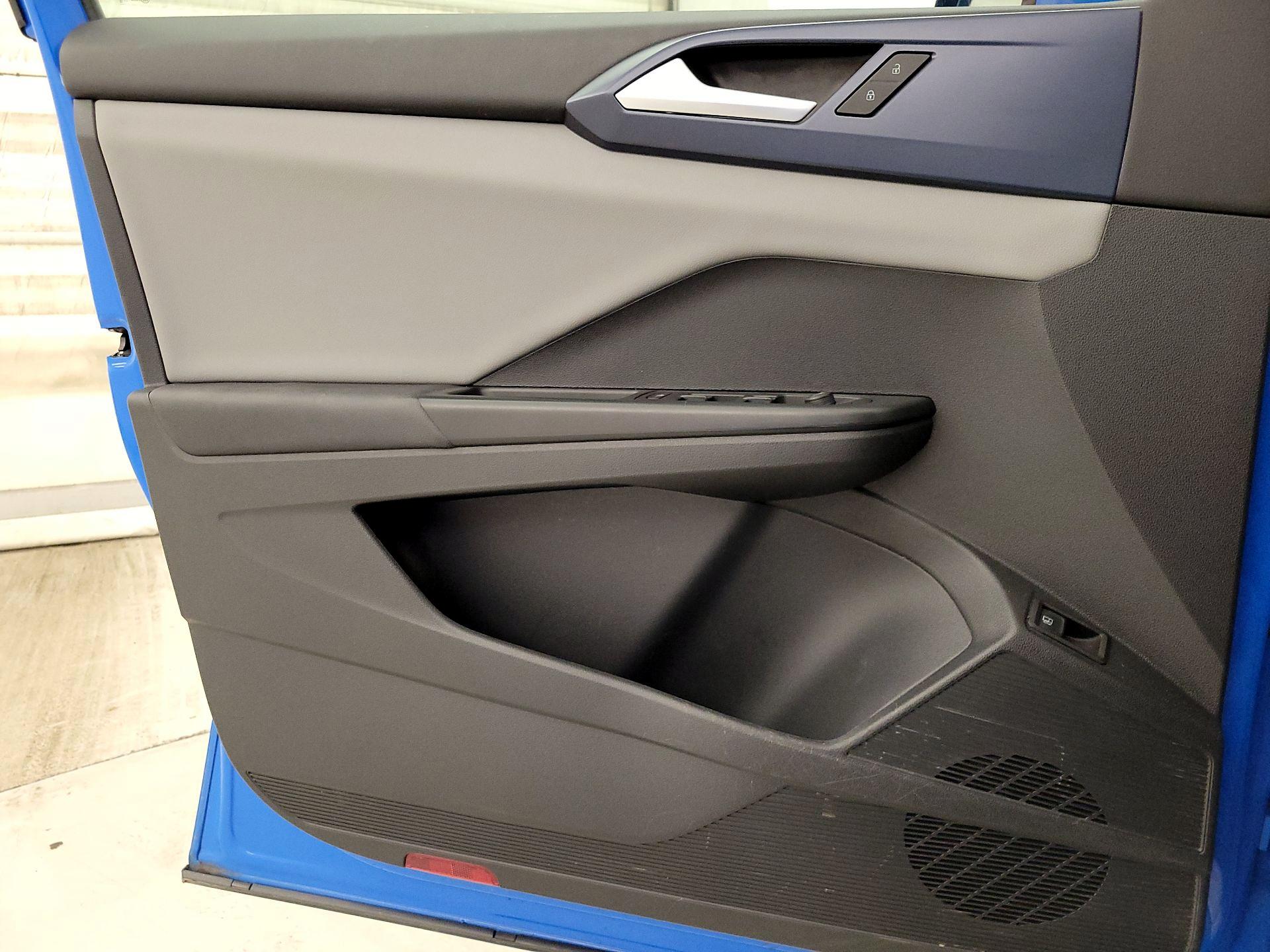 Thumbnail: 2022 Volkswagen Taos - 12