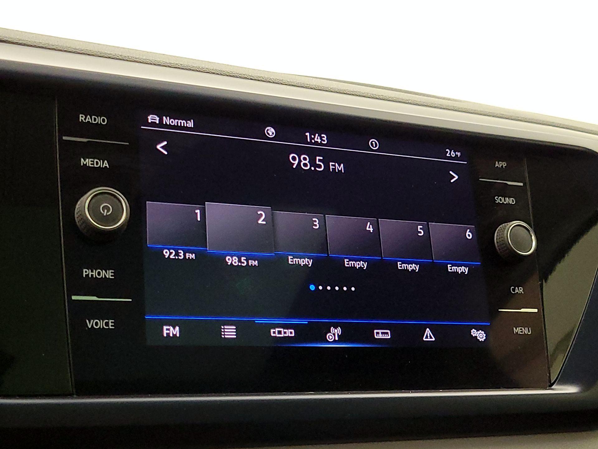 Thumbnail: 2022 Volkswagen Taos - 15