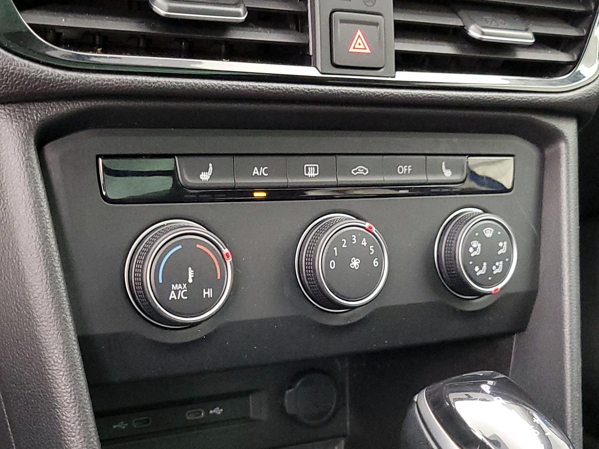 Thumbnail: 2022 Volkswagen Taos - 16