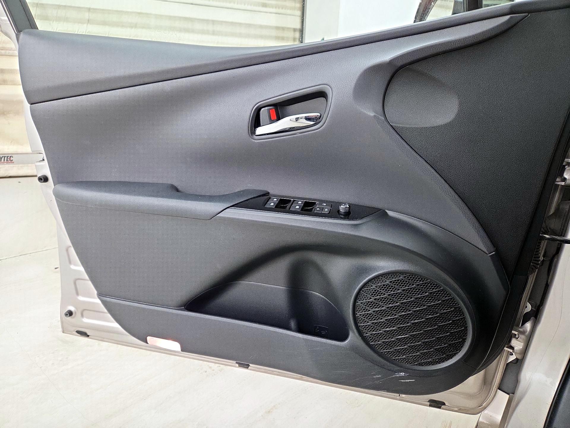 Thumbnail: 2017 Toyota Prius Prime - 12