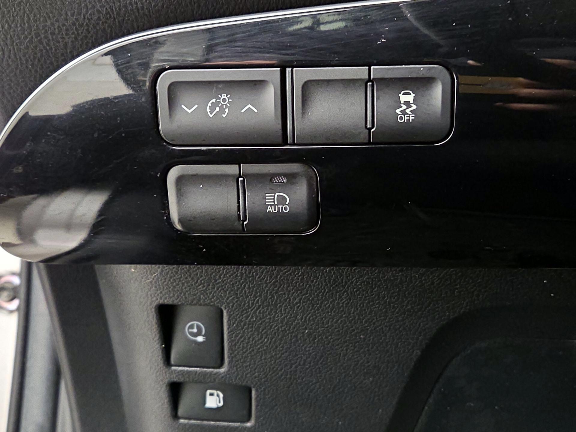 Thumbnail: 2017 Toyota Prius Prime - 13