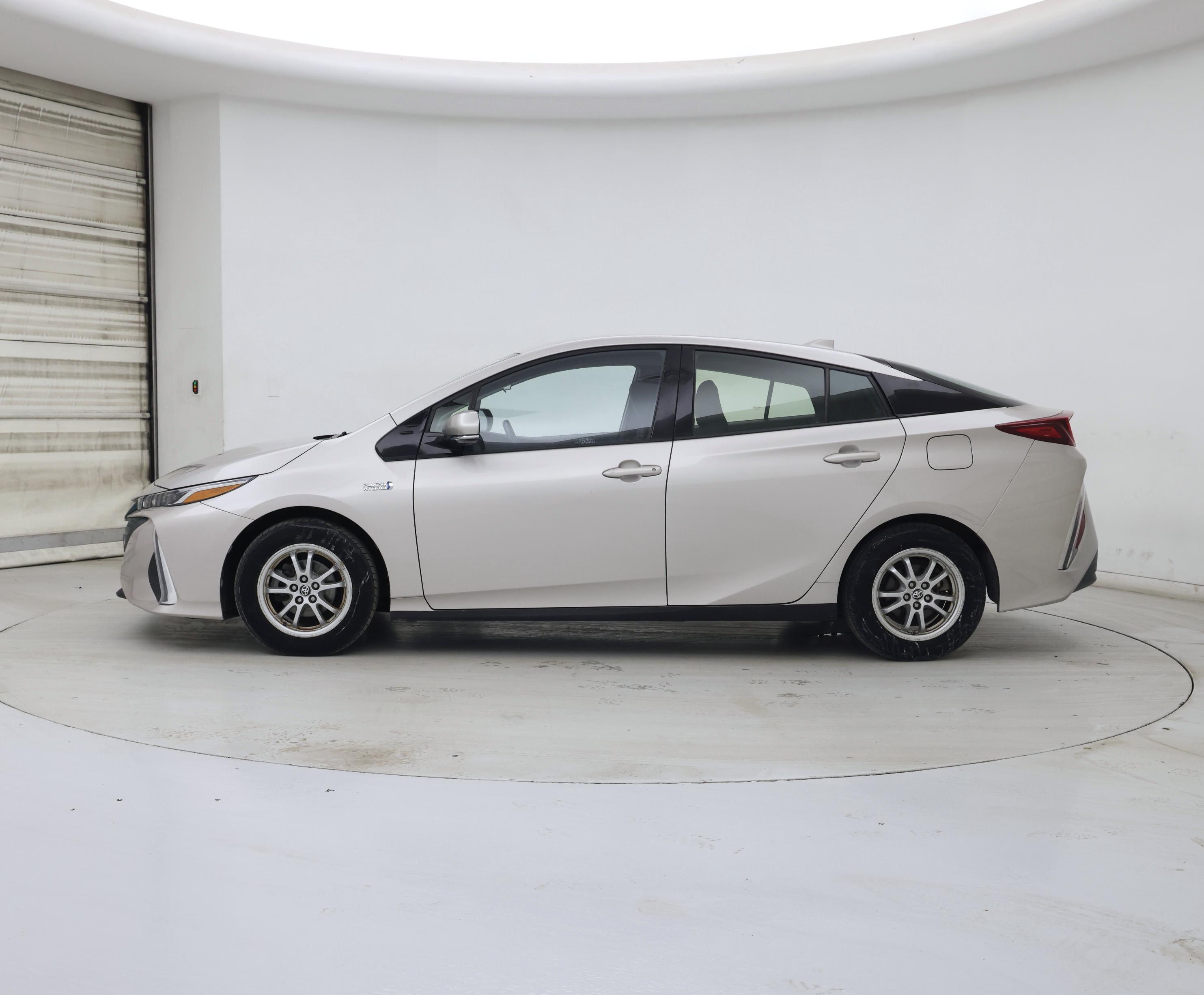 Thumbnail: 2017 Toyota Prius Prime - 3