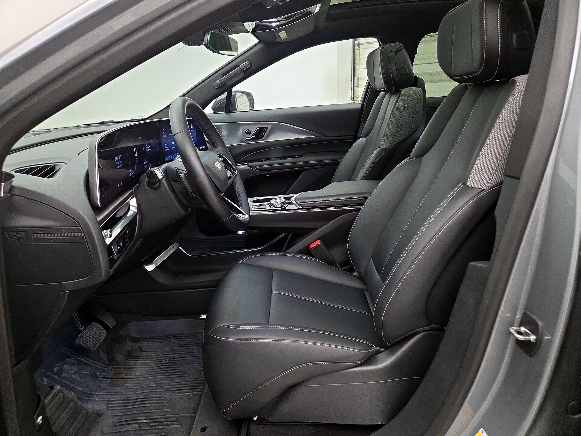 Thumbnail: 2024 Cadillac Lyriq - 11