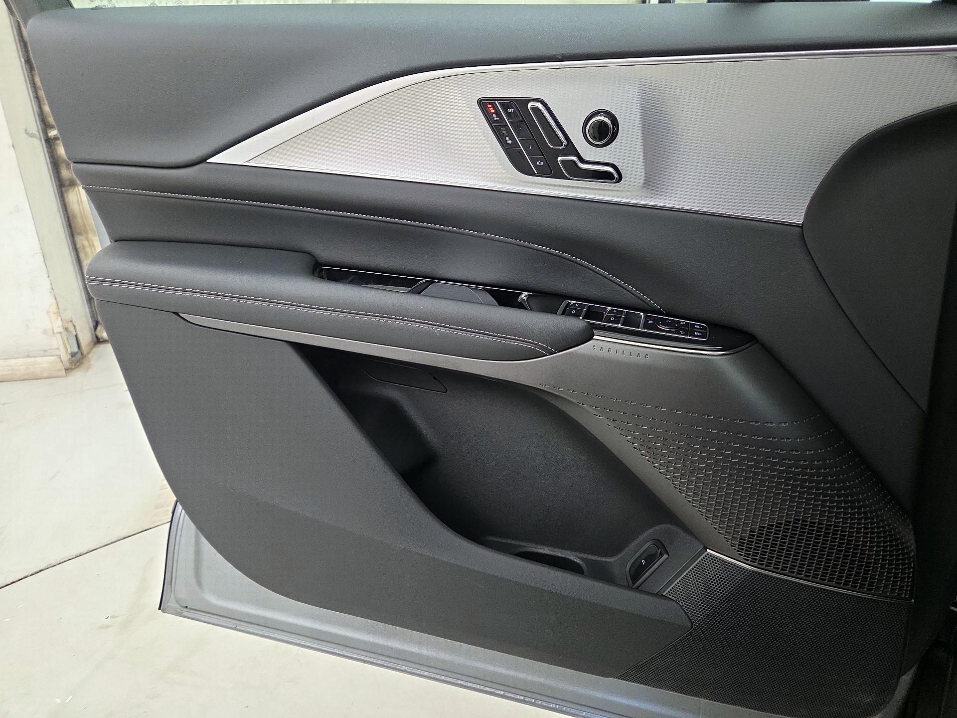 Thumbnail: 2024 Cadillac Lyriq - 12