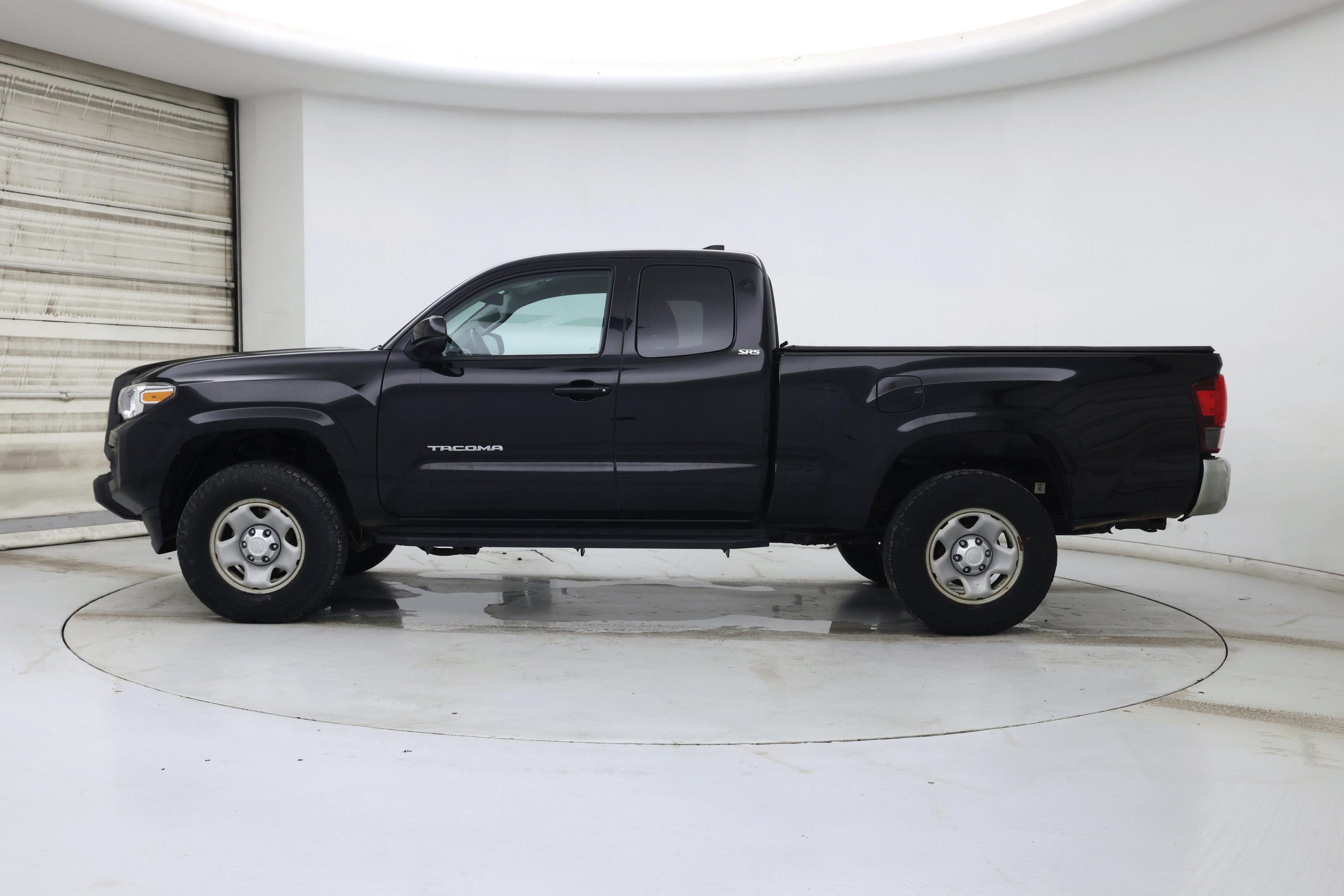 Thumbnail: 2018 Toyota Tacoma - 3