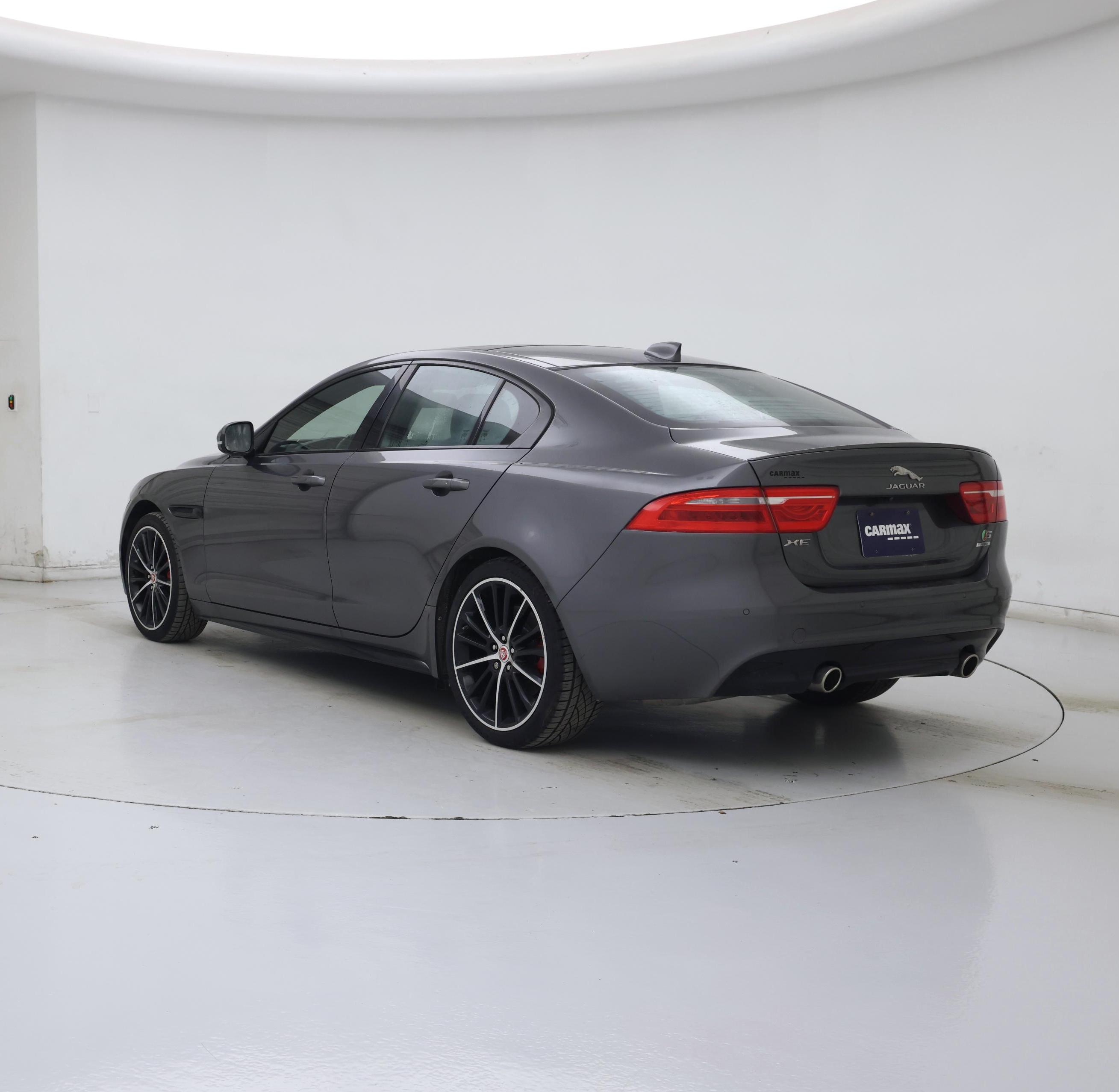 Thumbnail: 2018 Jaguar XE - 2