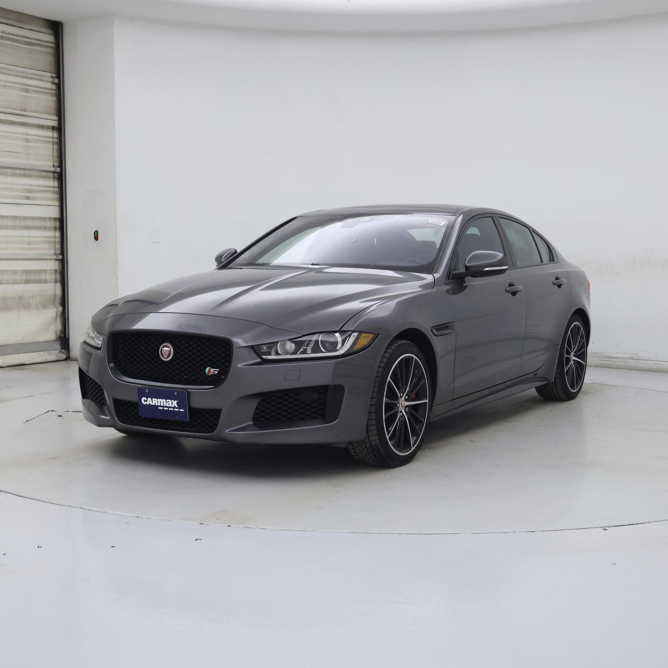 Thumbnail: 2018 Jaguar XE - 4