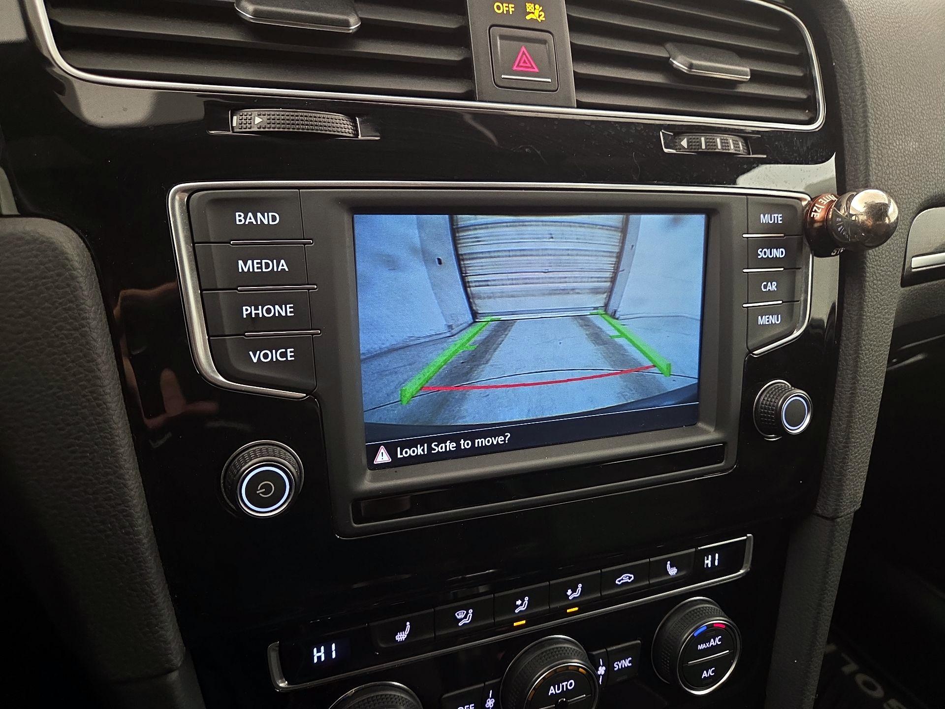 Thumbnail: 2016 Volkswagen Golf - 14