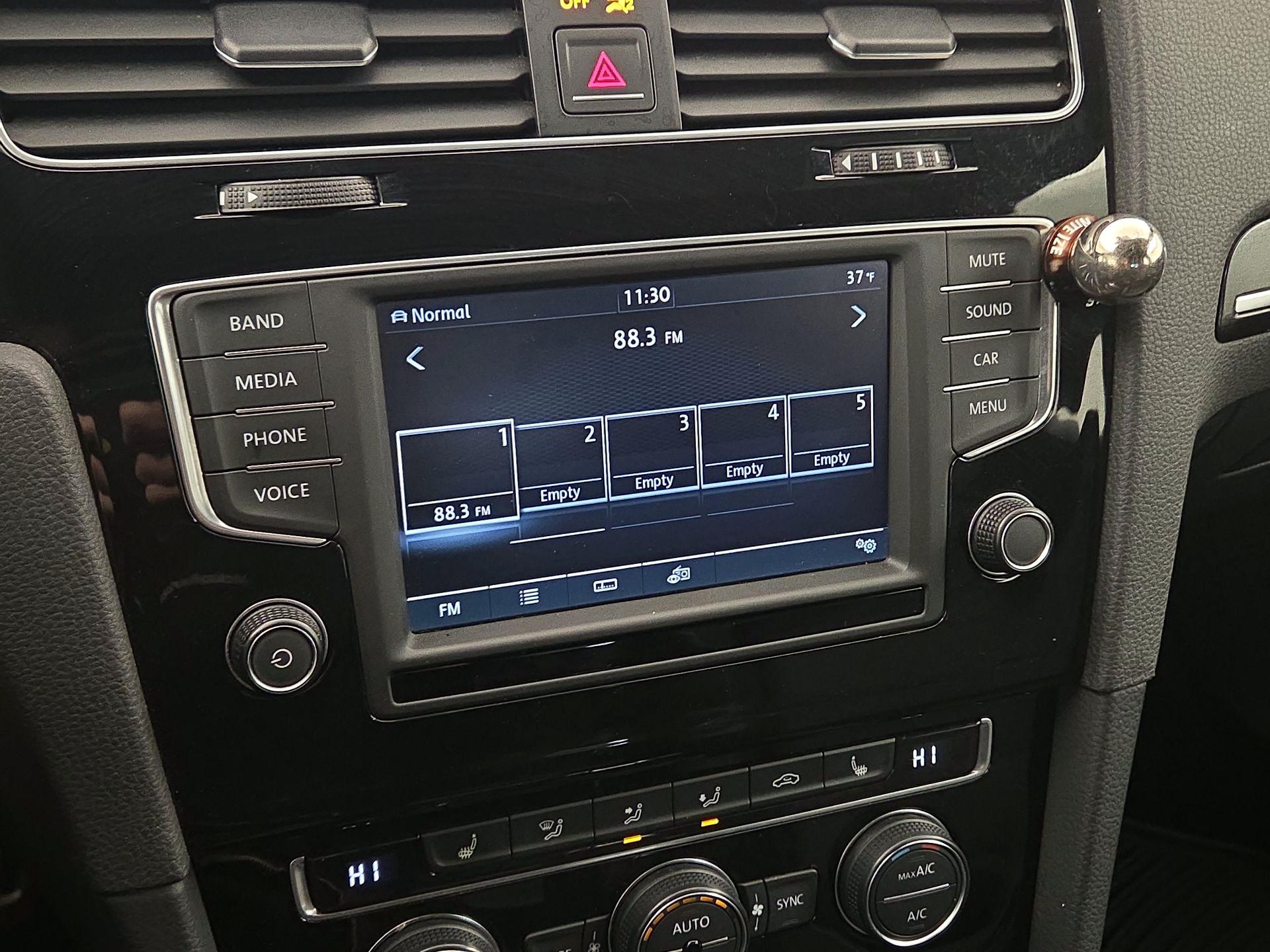 Thumbnail: 2016 Volkswagen Golf - 15