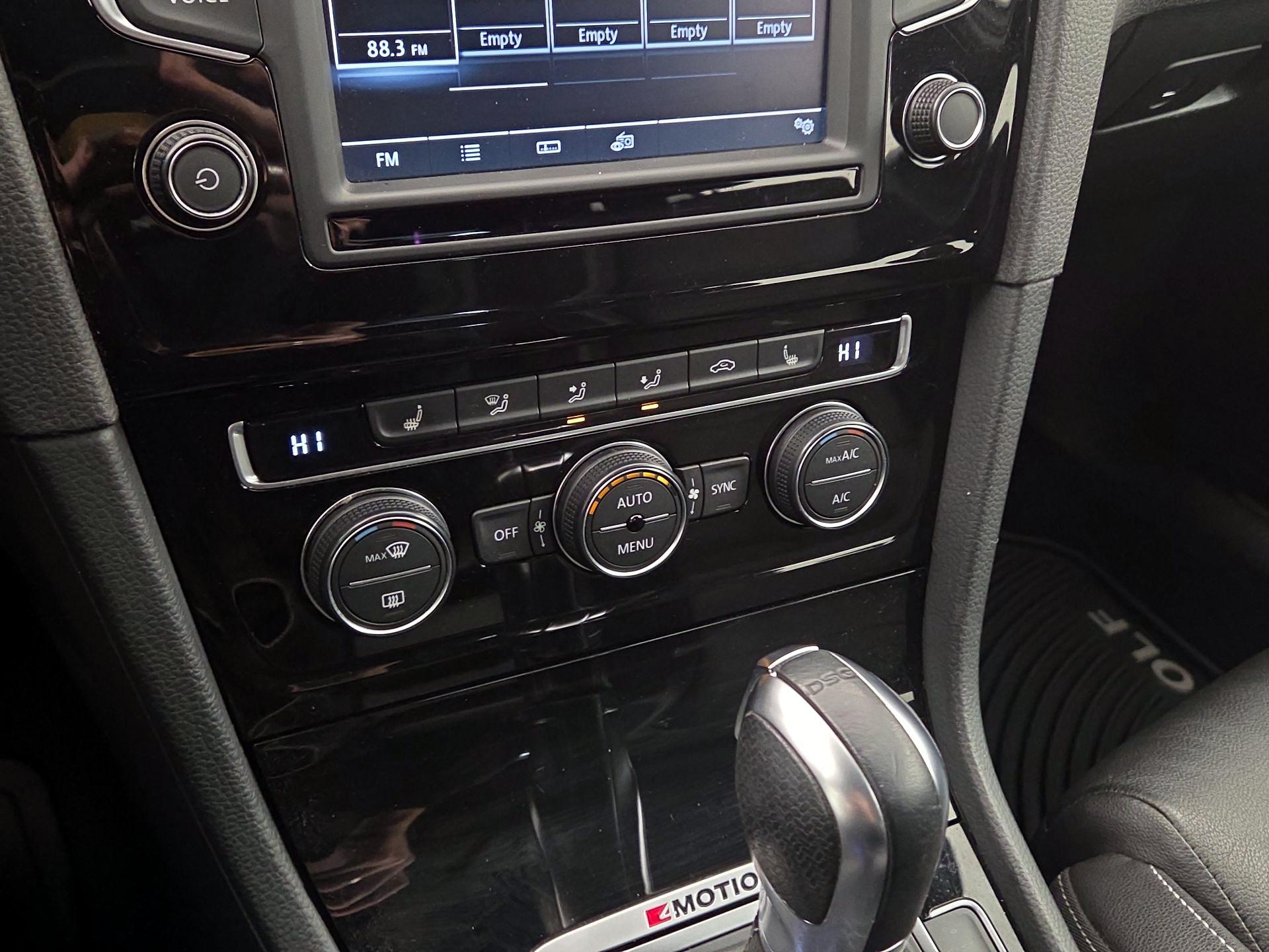 Thumbnail: 2016 Volkswagen Golf - 16