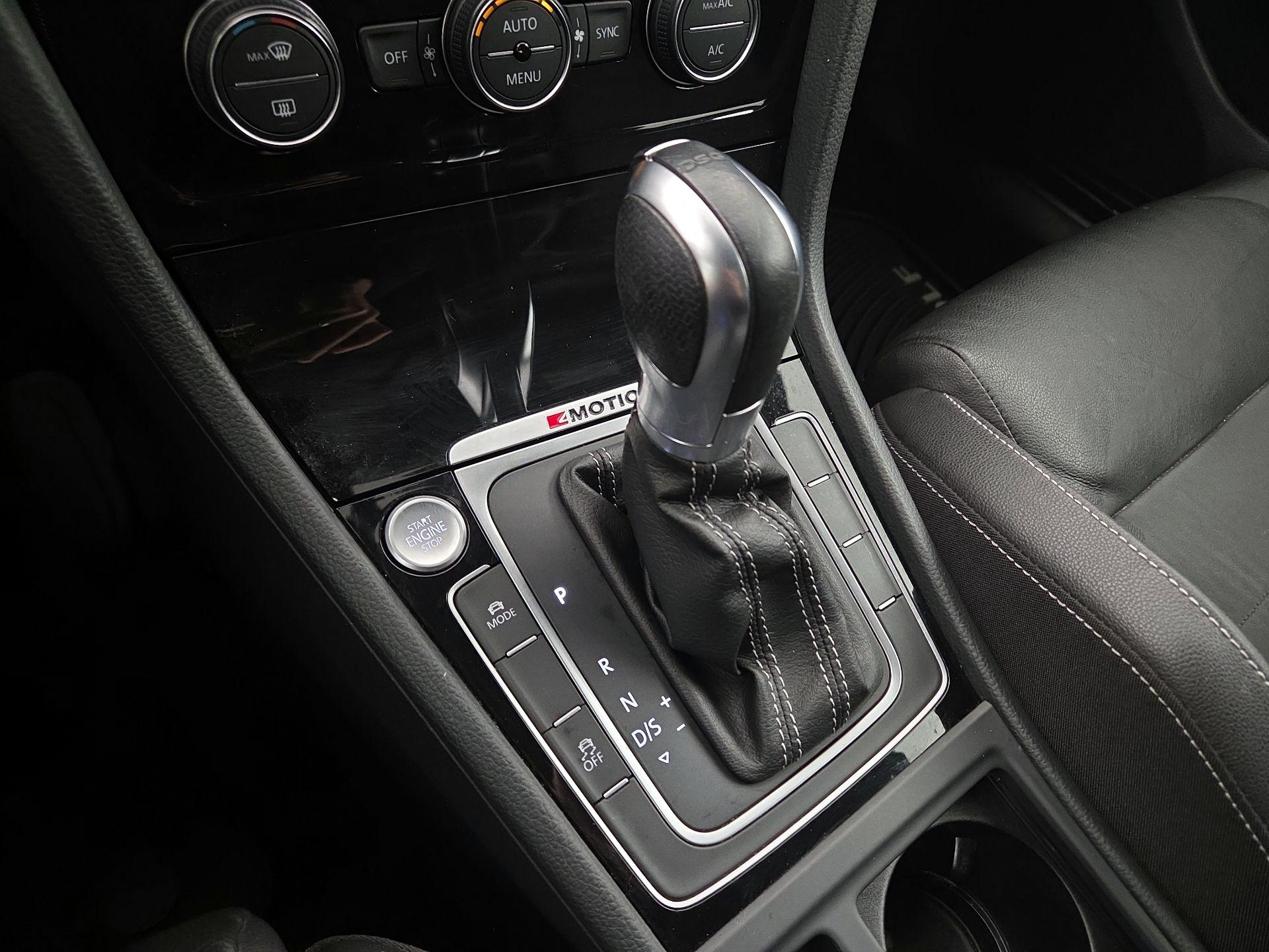 Thumbnail: 2016 Volkswagen Golf - 17