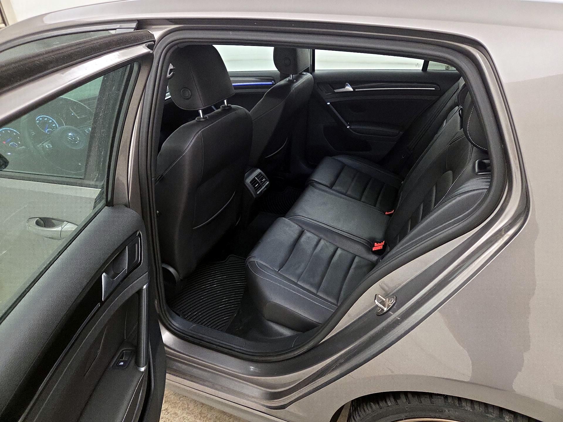 Thumbnail: 2016 Volkswagen Golf - 19