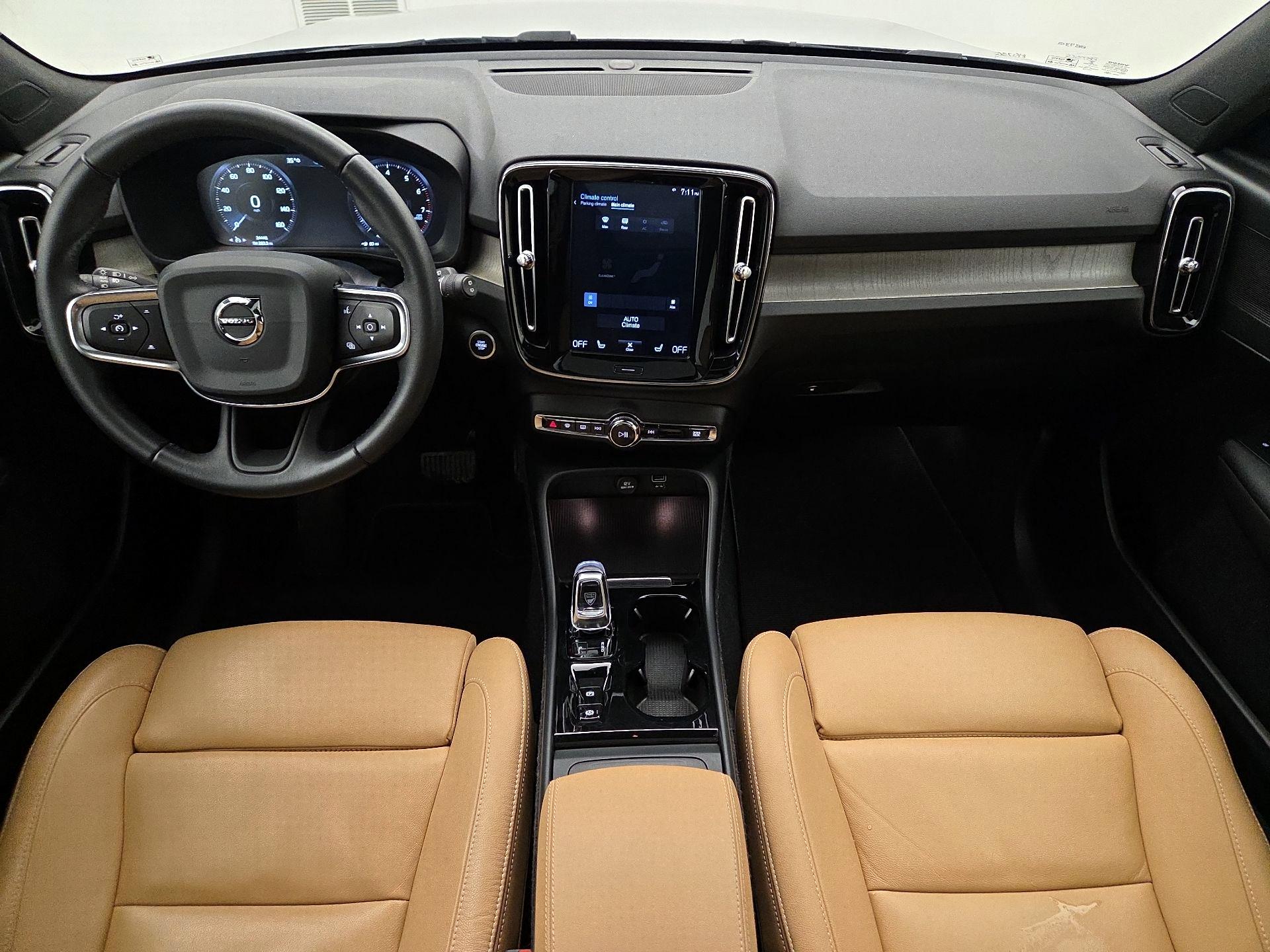 Thumbnail: 2019 Volvo XC40 - 9