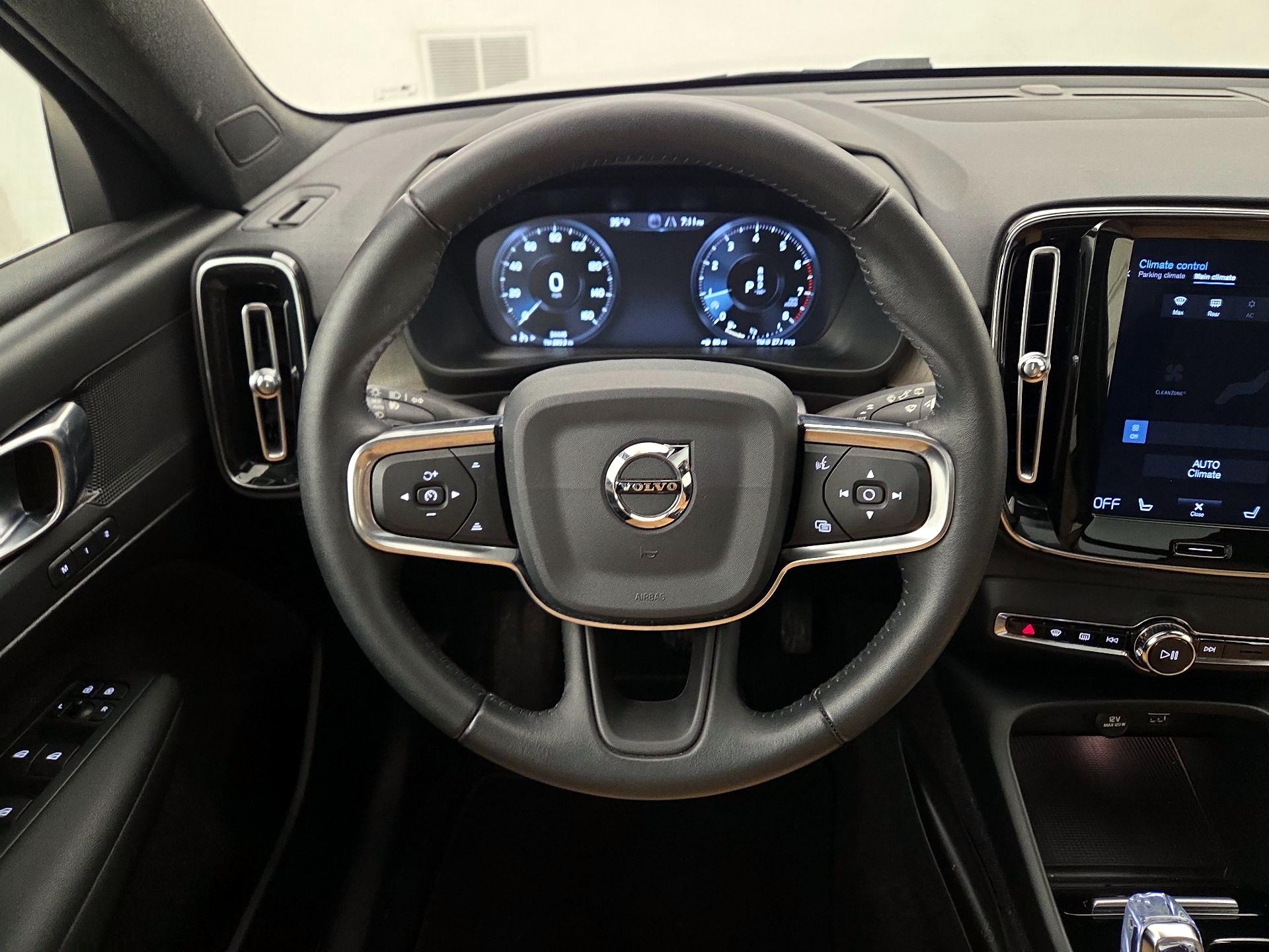 Thumbnail: 2019 Volvo XC40 - 10