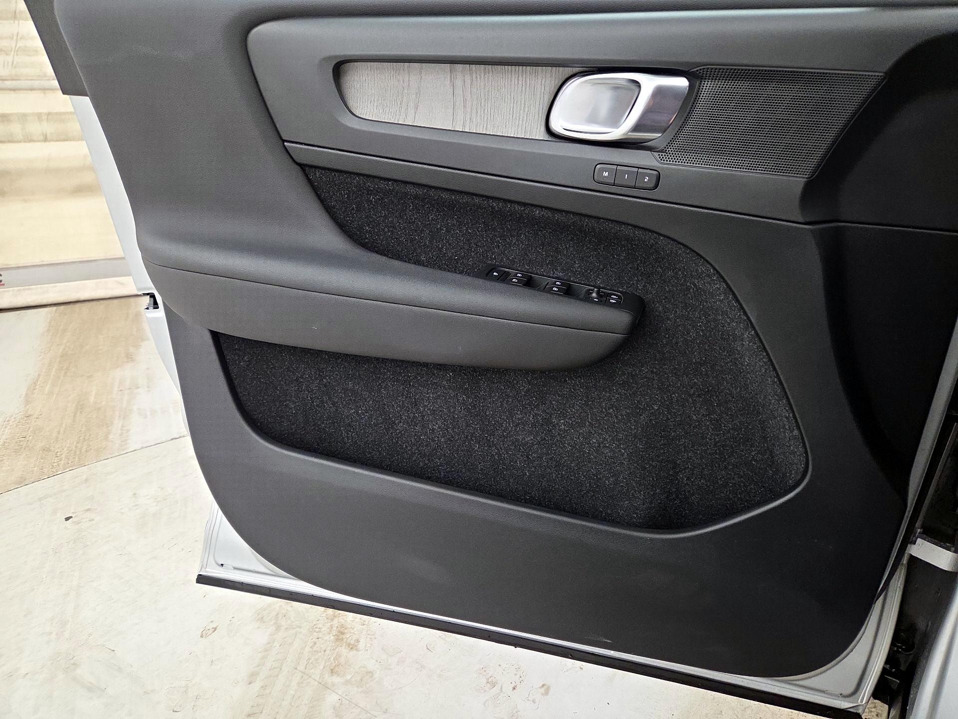 Thumbnail: 2019 Volvo XC40 - 12