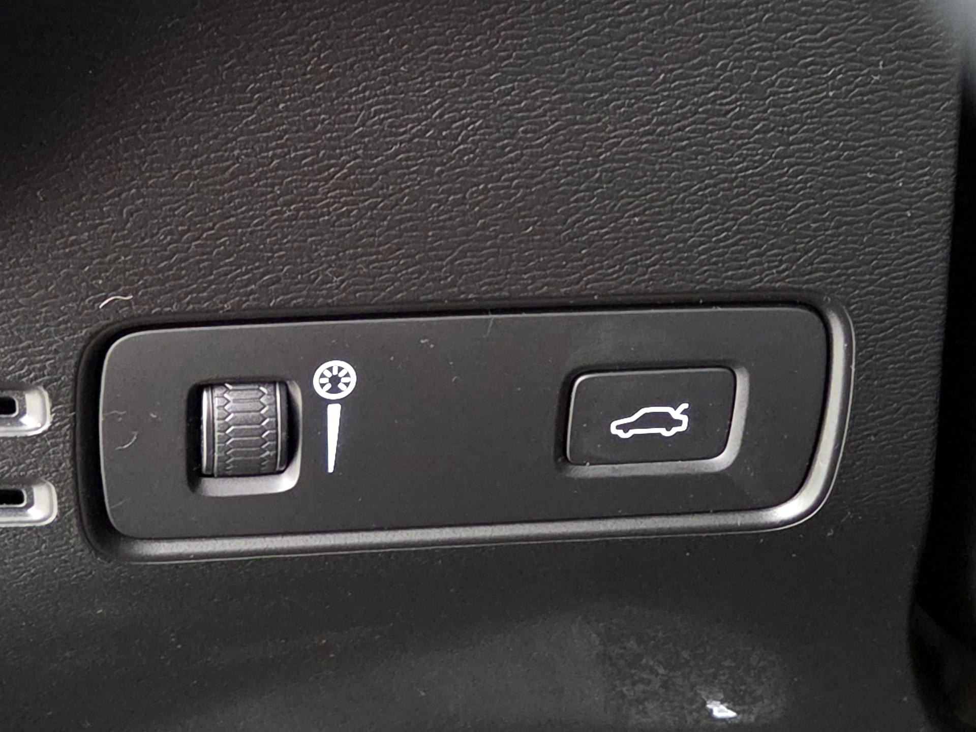 Thumbnail: 2019 Volvo XC40 - 13