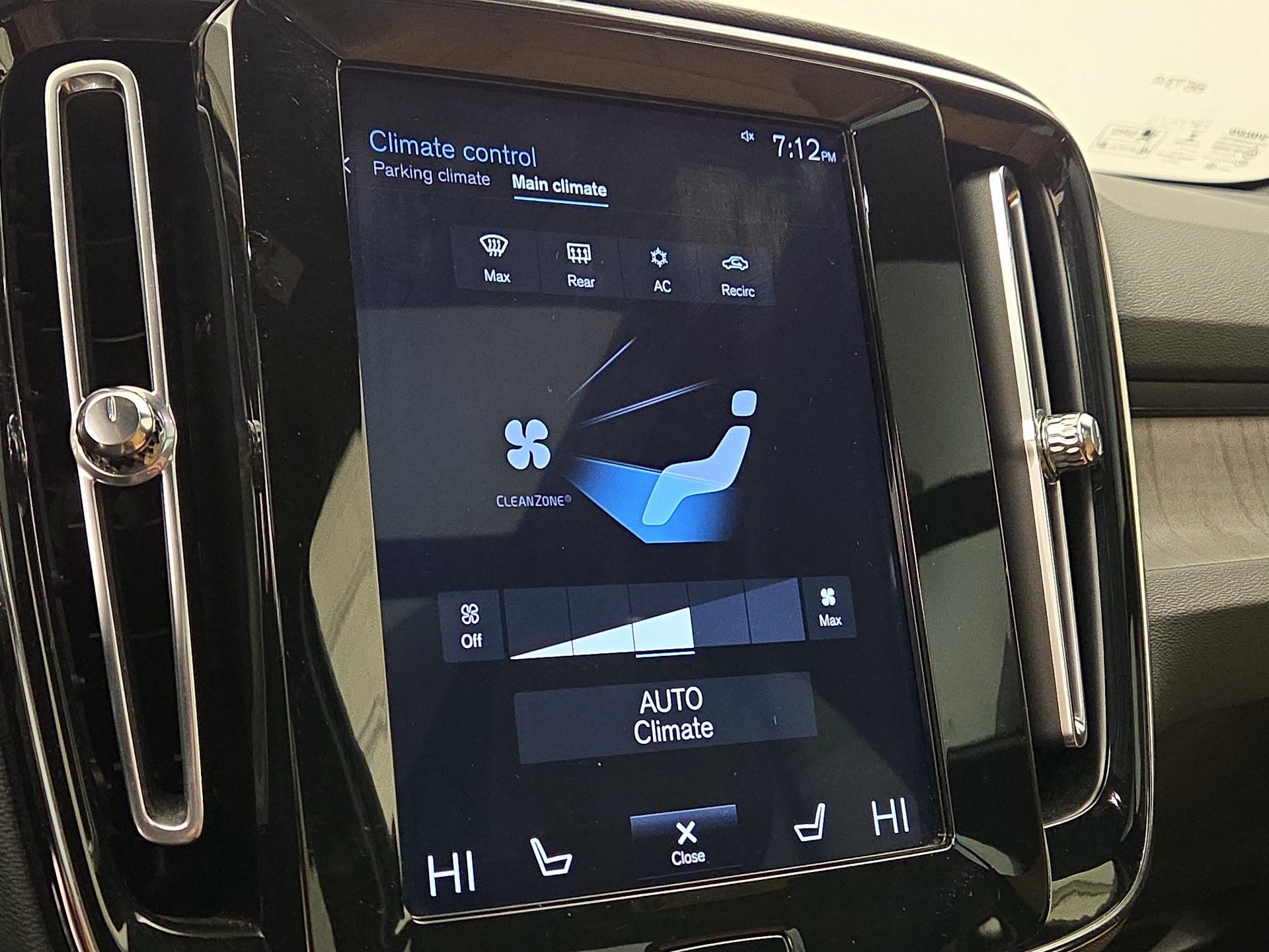 Thumbnail: 2019 Volvo XC40 - 16