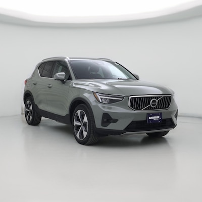 2023 Volvo XC40 B5 Plus Dark Theme