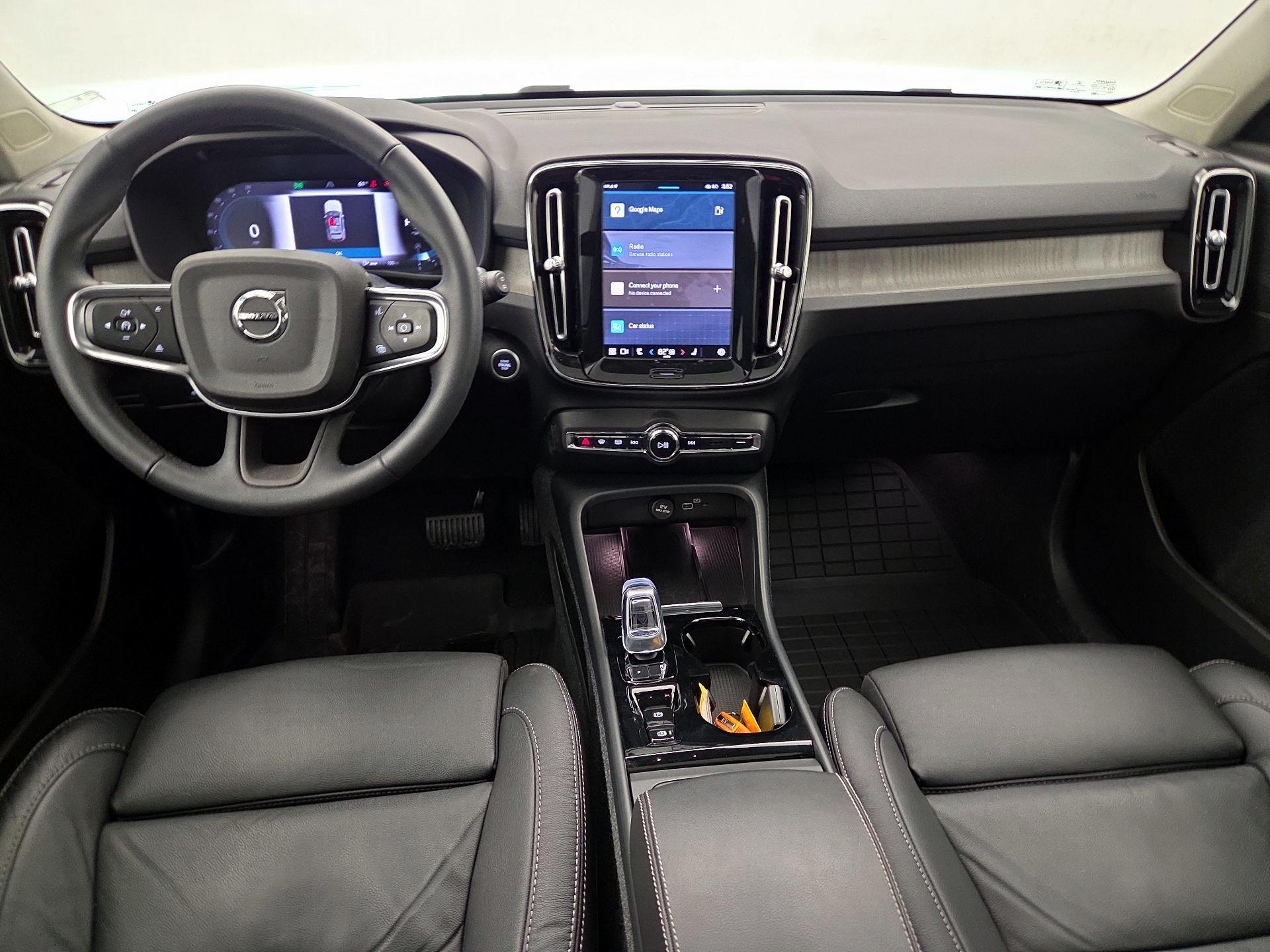 Thumbnail: 2023 Volvo XC40 - 9