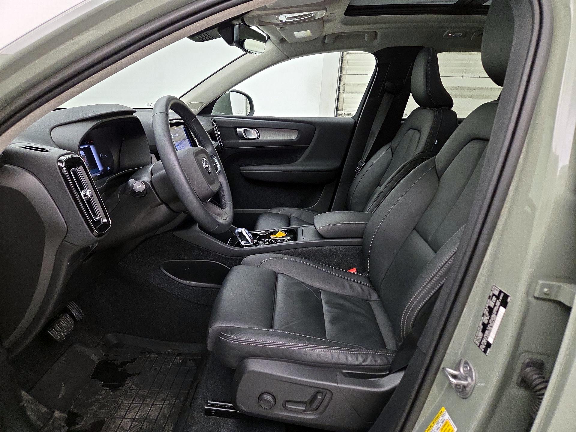 Thumbnail: 2023 Volvo XC40 - 11