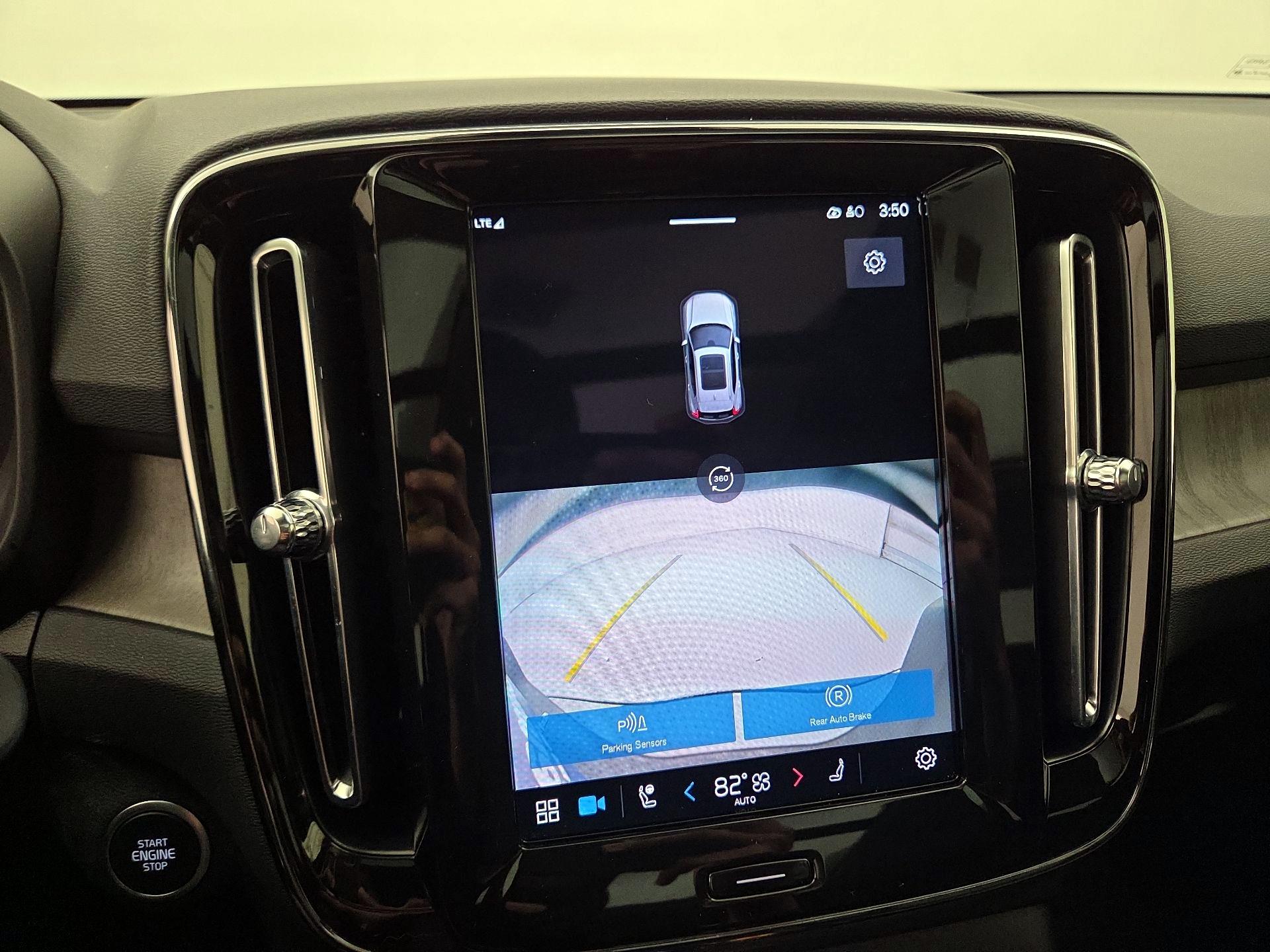 Thumbnail: 2023 Volvo XC40 - 15