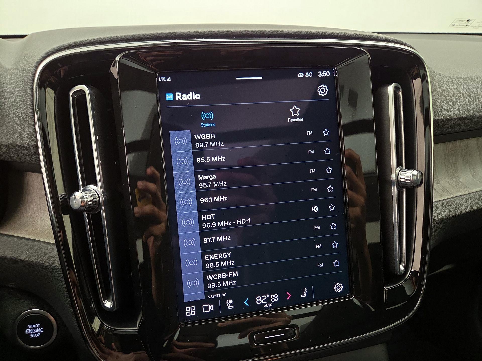 Thumbnail: 2023 Volvo XC40 - 16