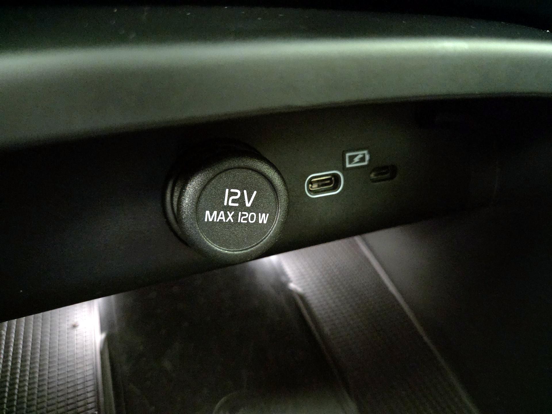 Thumbnail: 2023 Volvo XC40 - 19