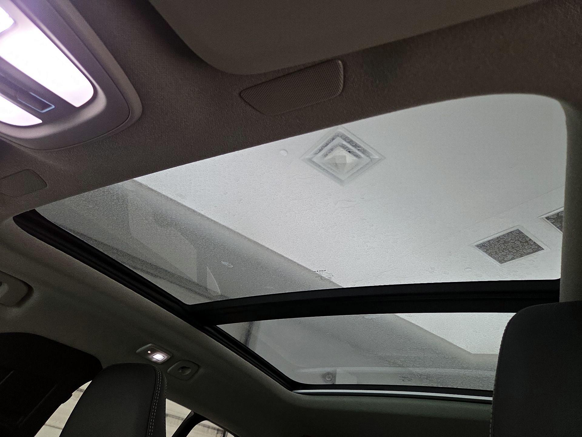 Thumbnail: 2023 Volvo XC40 - 20