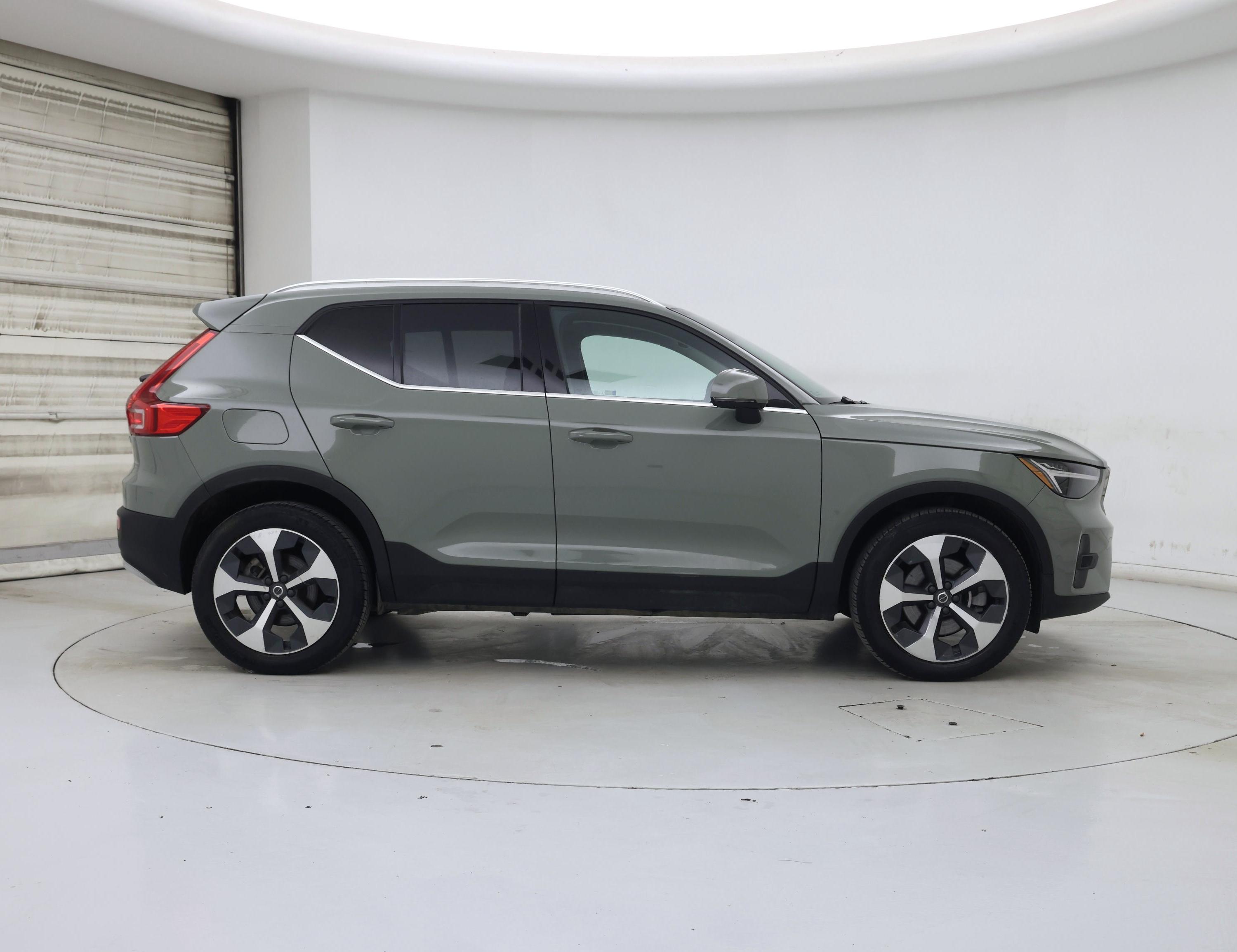 Thumbnail: 2023 Volvo XC40 - 7