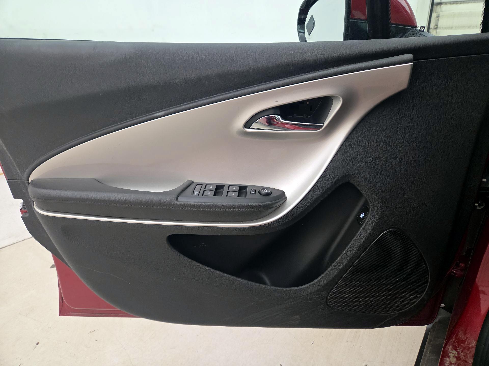 Thumbnail: 2015 Chevrolet Volt - 12